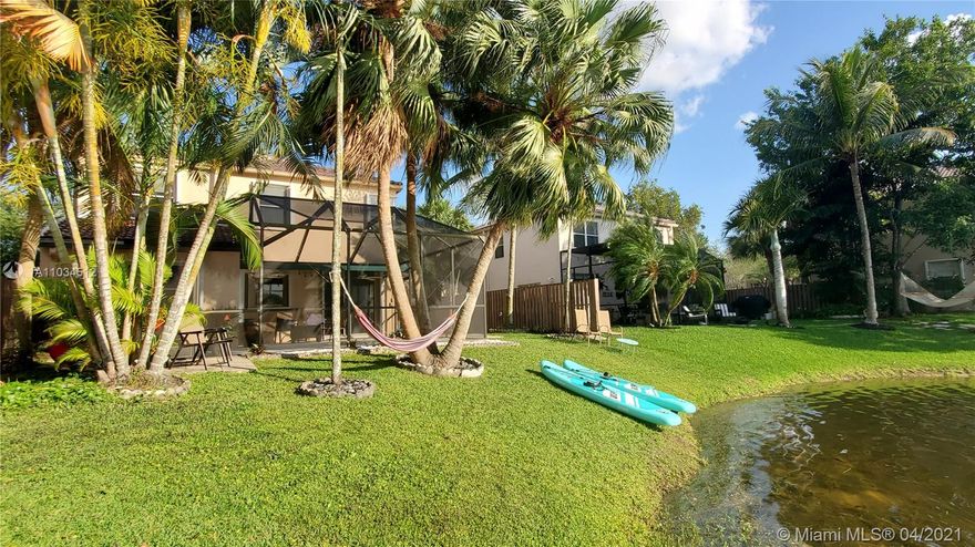 *Enjoy the amazing sunsets at the Lake, while relaxing at the outdoor jacuzzi of this very spacious house.
*3 bedrooms and 2.5 bathrooms plus large Florida room, which can be a 4th bedroom/work from a home office.
*The house has been substantially remodeled, including but not limited to the kitchen (with stainless steel appliances), bathrooms, floors, hurricane shutters, light fixtures.
*Enjoy the amenities of the community: pool, tennis court, volleyball court, walking path, playground.
*Located near Sawgrass Mall, supermarkets, graded A schools, "Deicke Park" (great for families with kids), "Plantation Central Park" (2 Olympic pools, basketball, tennis, football fields).

The property is very well maintained and ready to move in! Hurry, it won't last!