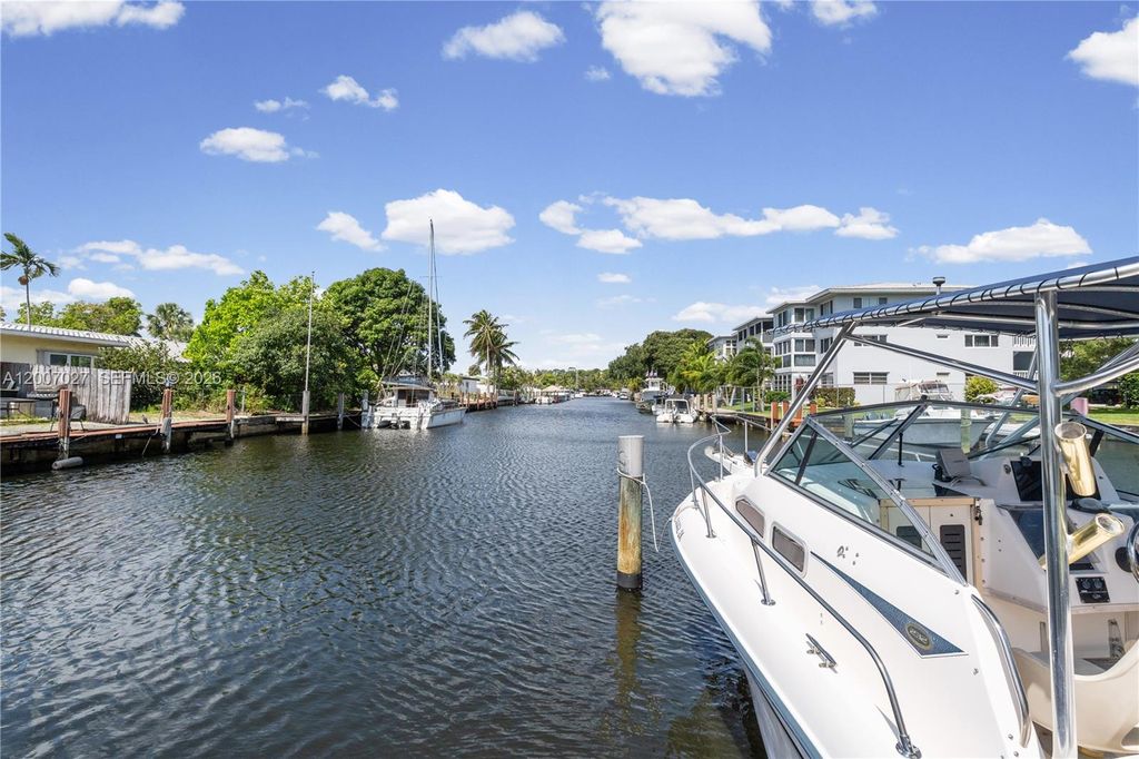 Photo of 900 SW 12th St #108, Fort Lauderdale, FL 33315 (MLS # A12007027)