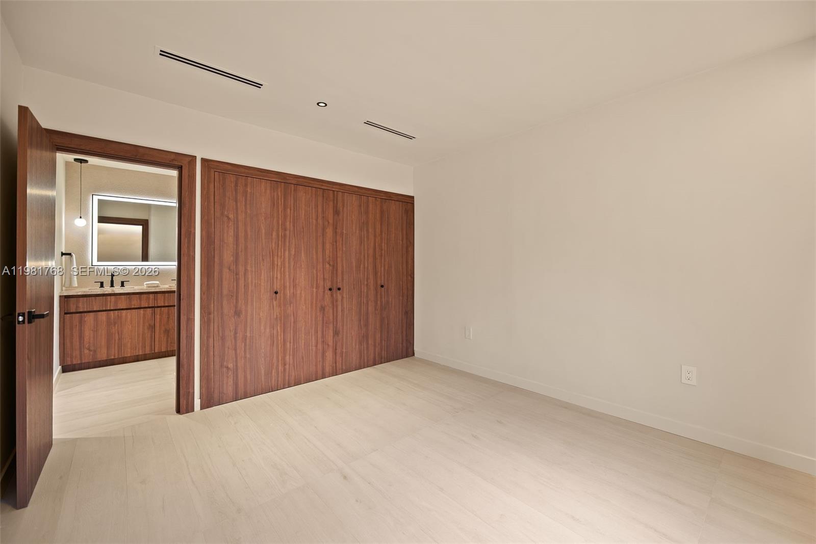 ELBARODA GROVE - Residential