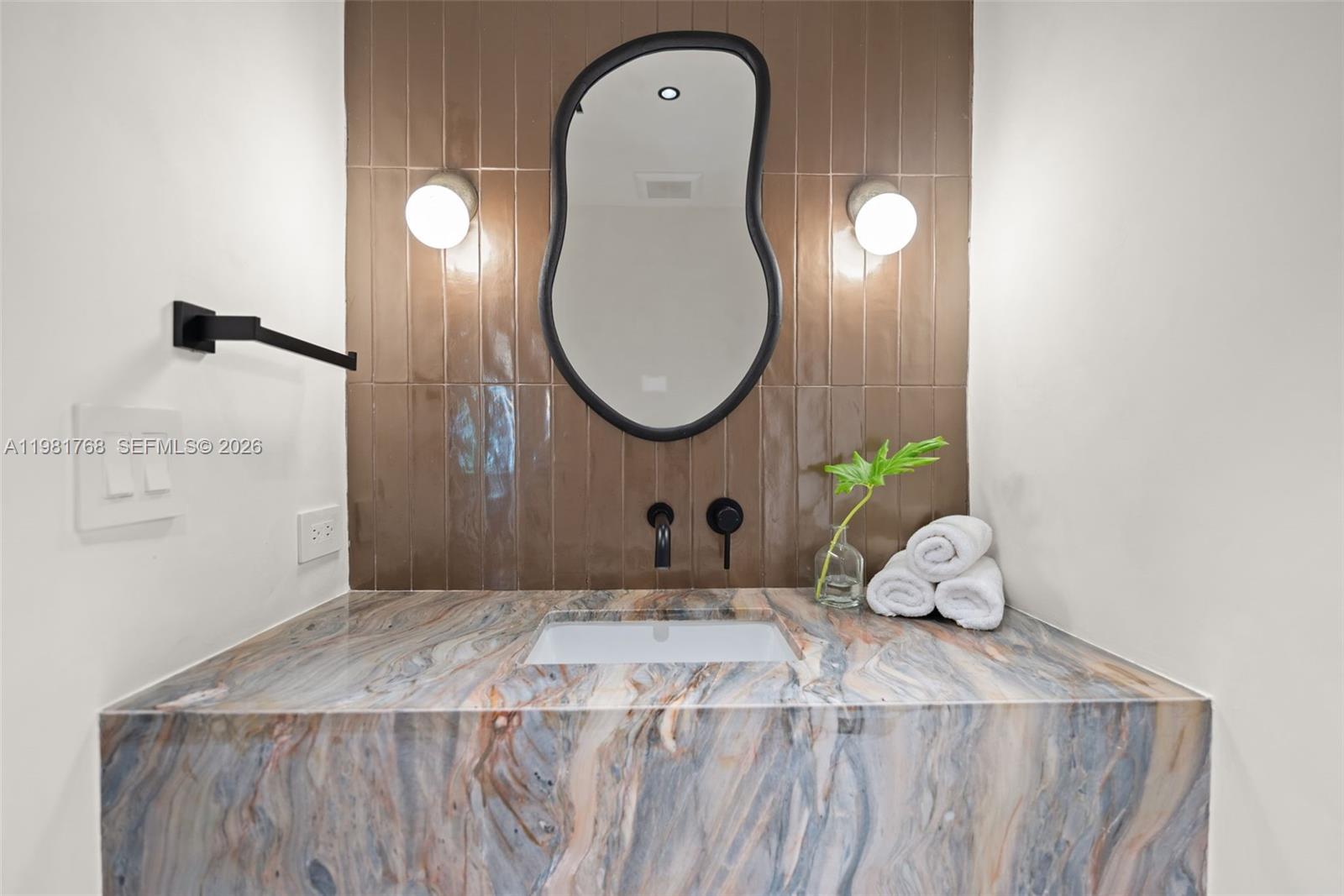 ELBARODA GROVE - Residential