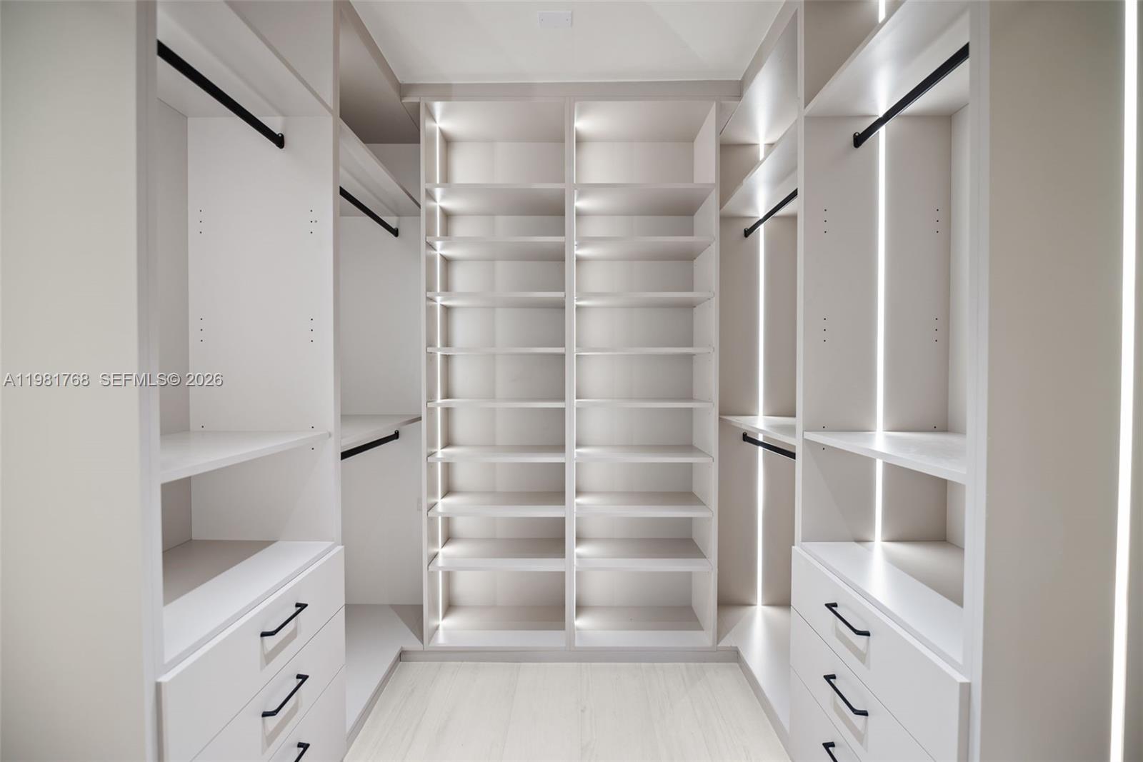 ELBARODA GROVE - Residential