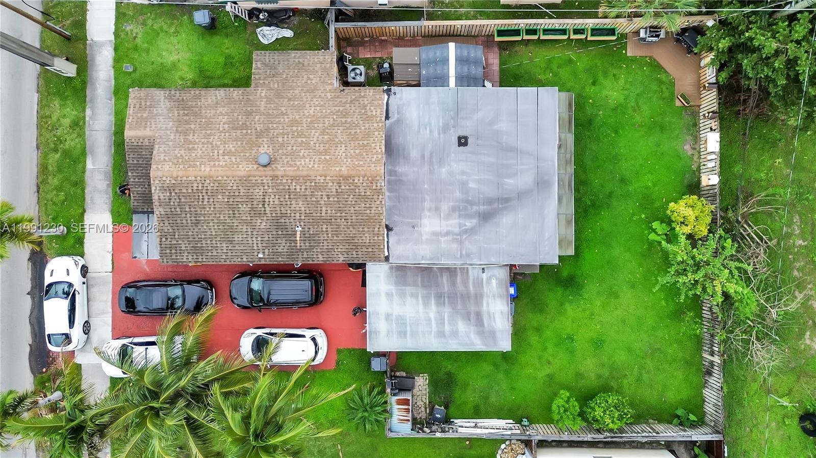 HOLLYWOOD LITTLE RANCHES - Residential