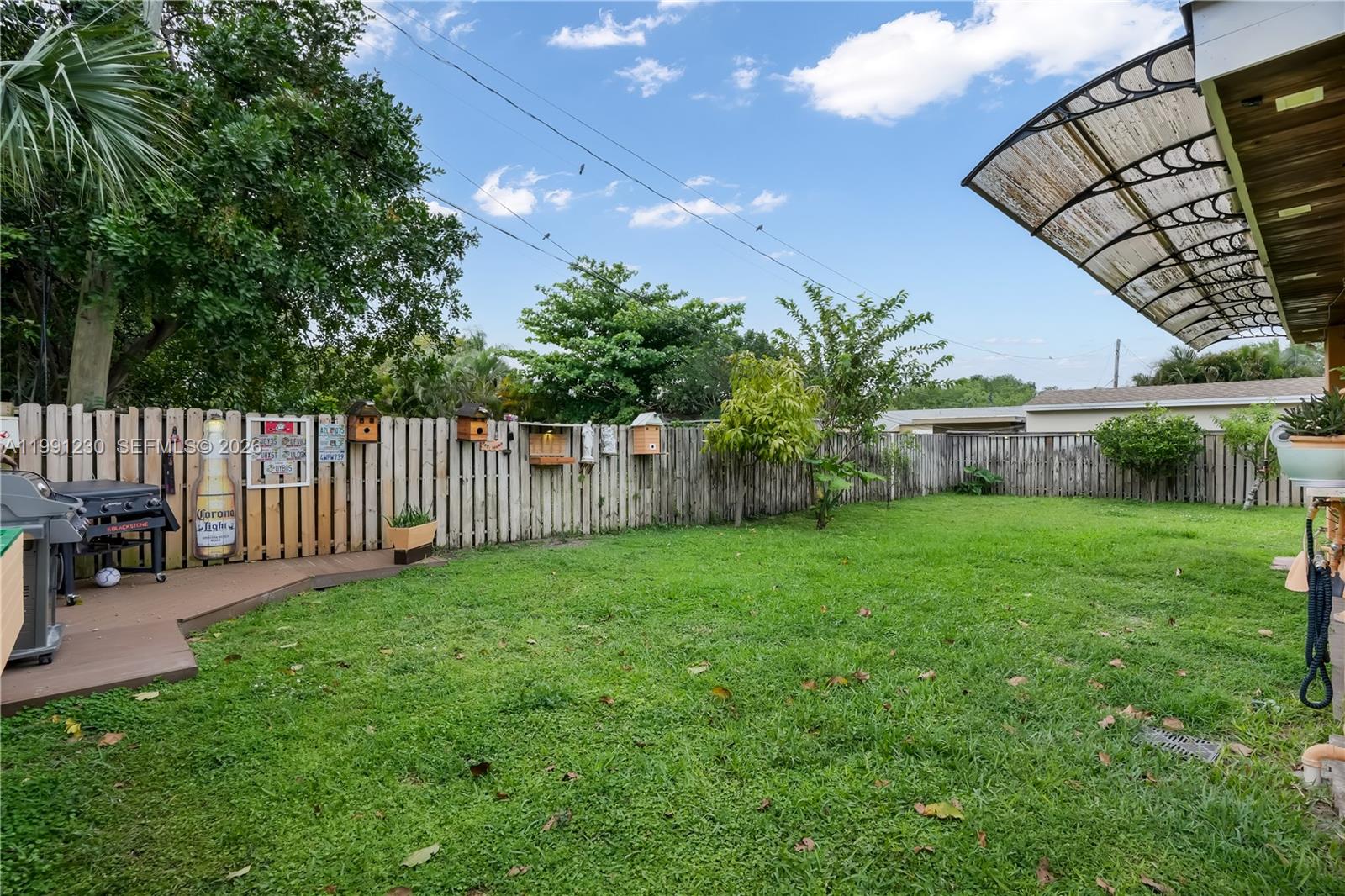 HOLLYWOOD LITTLE RANCHES - Residential