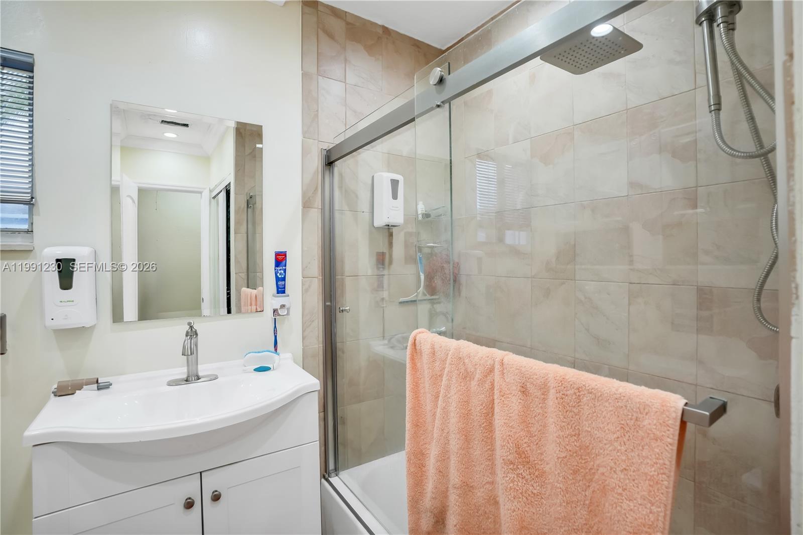 HOLLYWOOD LITTLE RANCHES - Residential