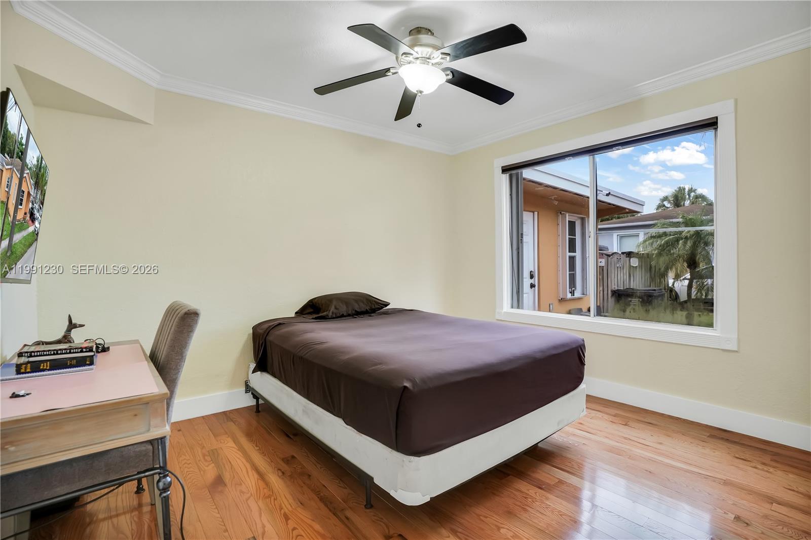 HOLLYWOOD LITTLE RANCHES - Residential