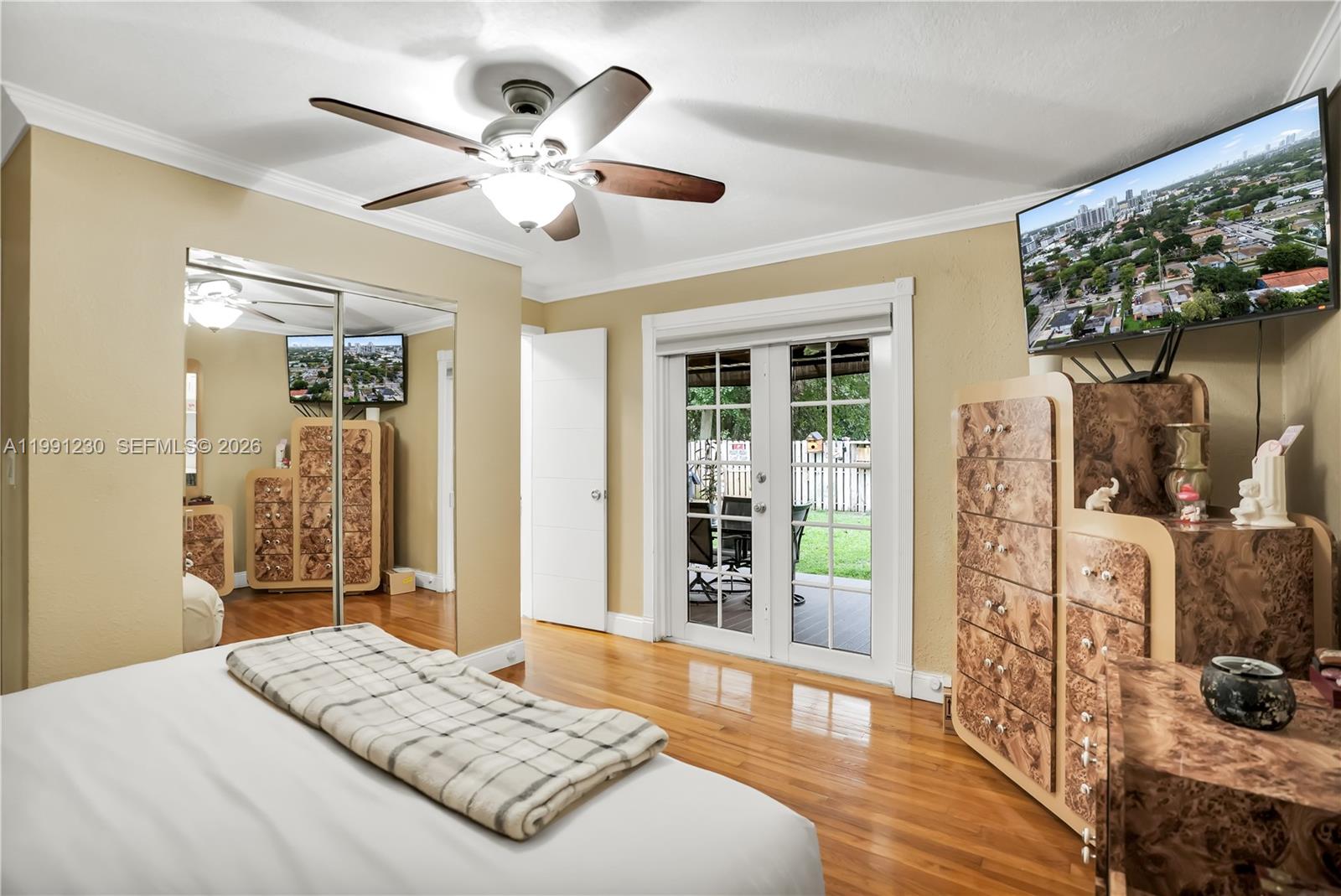 HOLLYWOOD LITTLE RANCHES - Residential