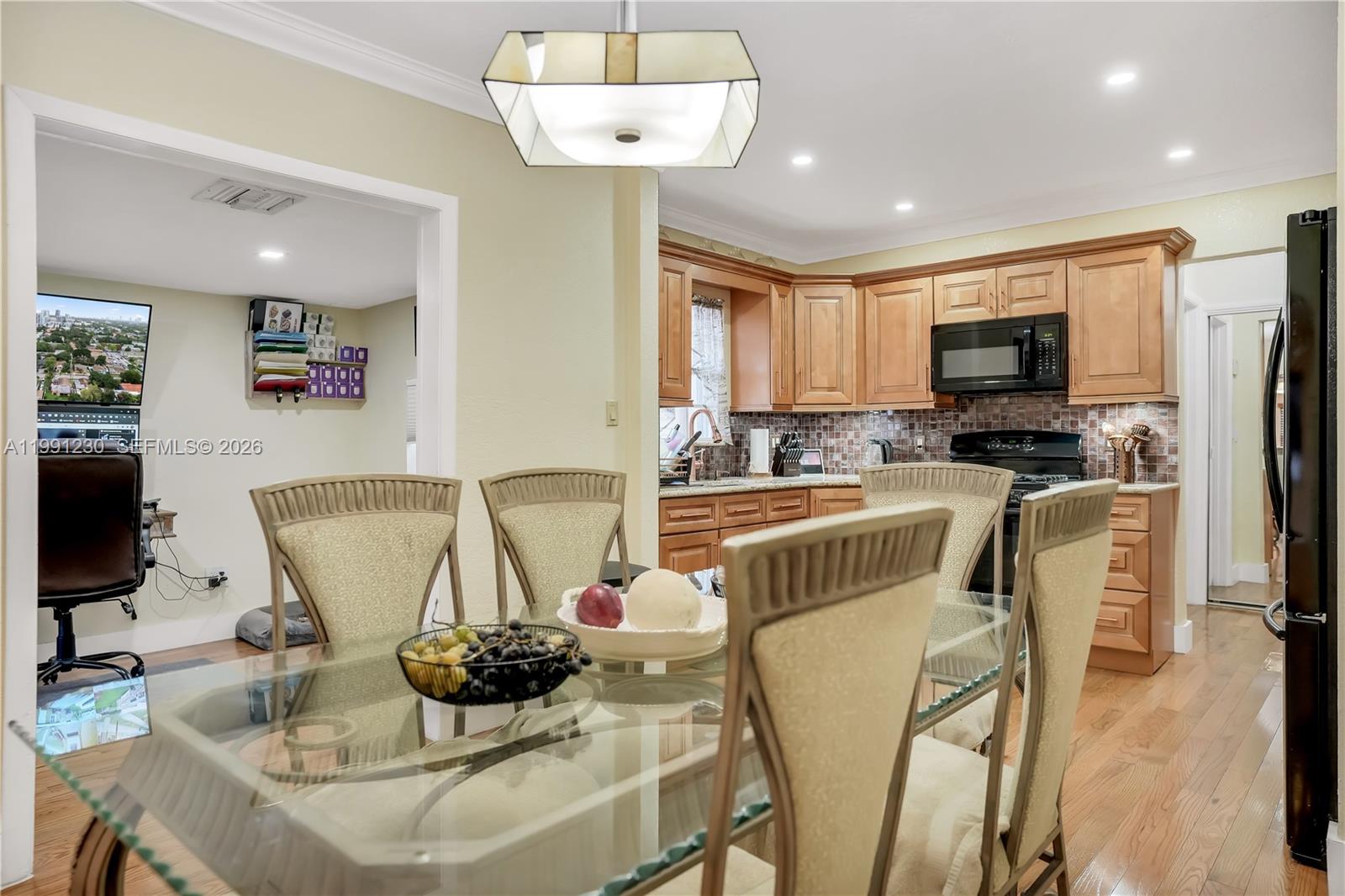 HOLLYWOOD LITTLE RANCHES - Residential