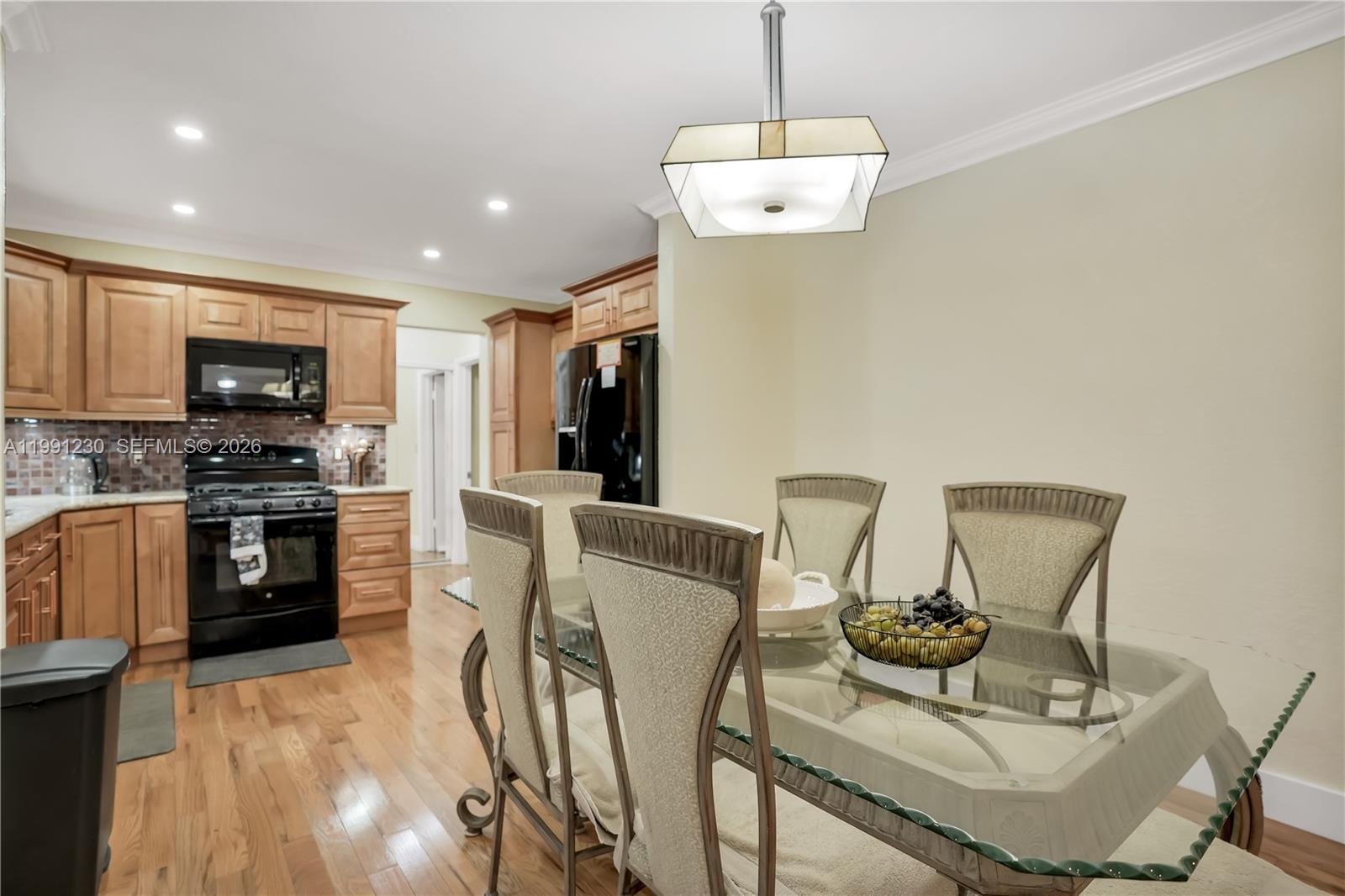 HOLLYWOOD LITTLE RANCHES - Residential