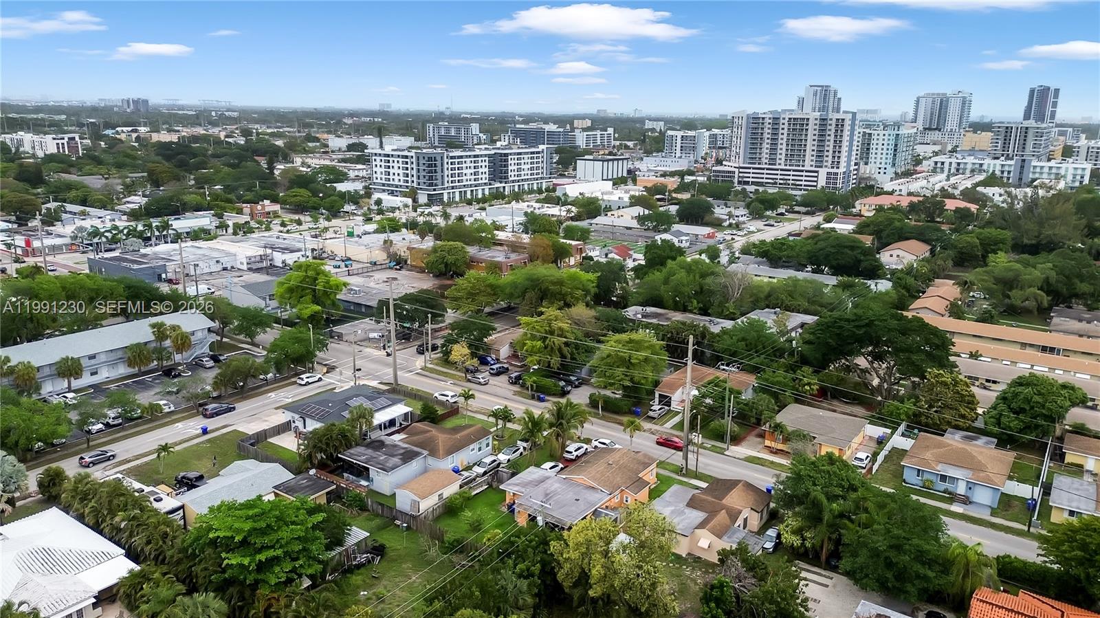 HOLLYWOOD LITTLE RANCHES - Residential