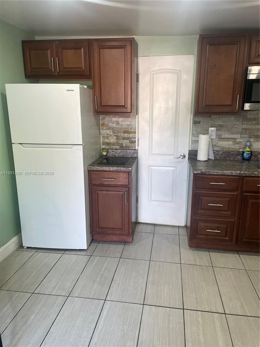 HOLLYWOOD LITTLE RANCHES - Residential