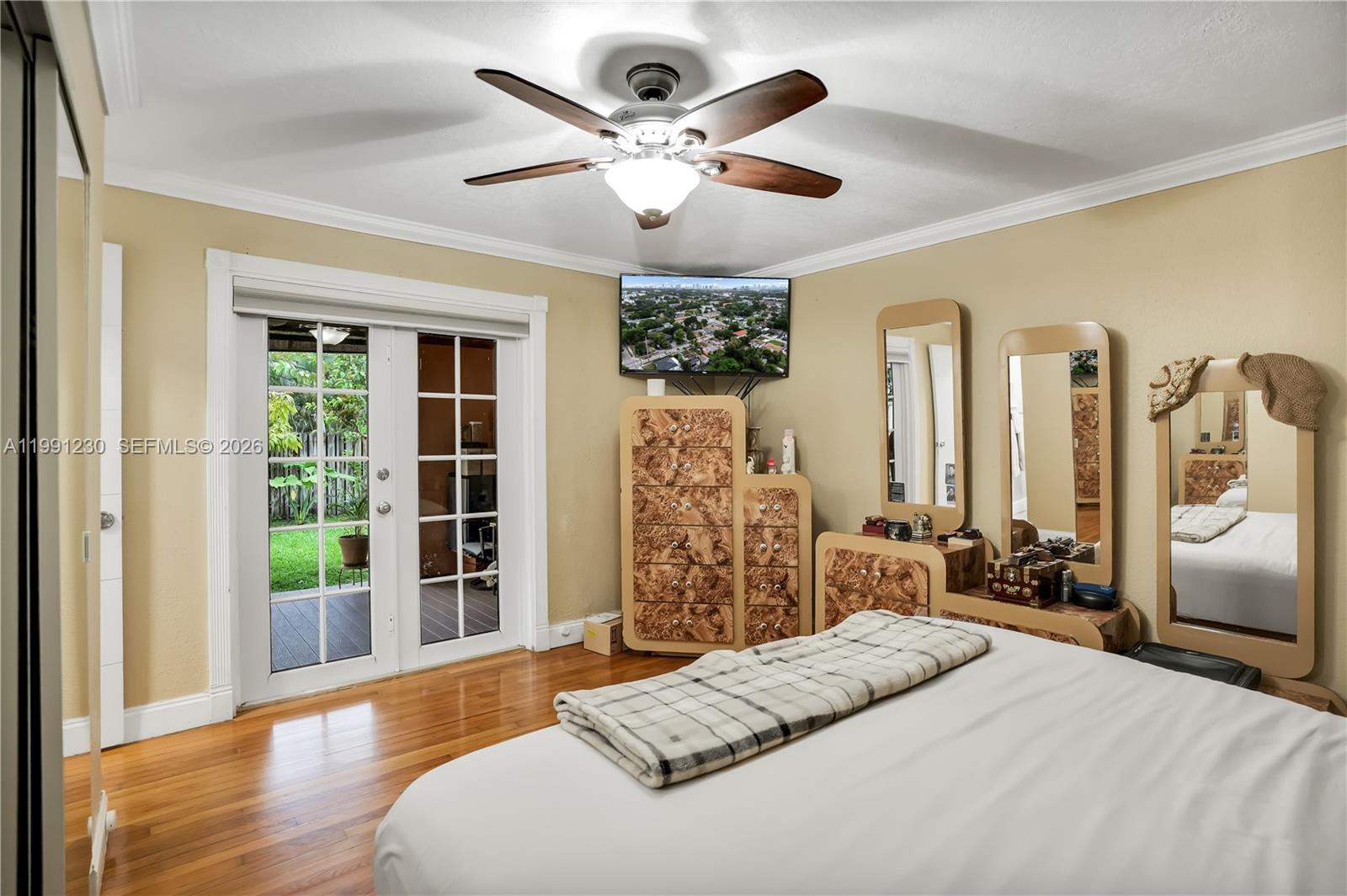 HOLLYWOOD LITTLE RANCHES - Residential