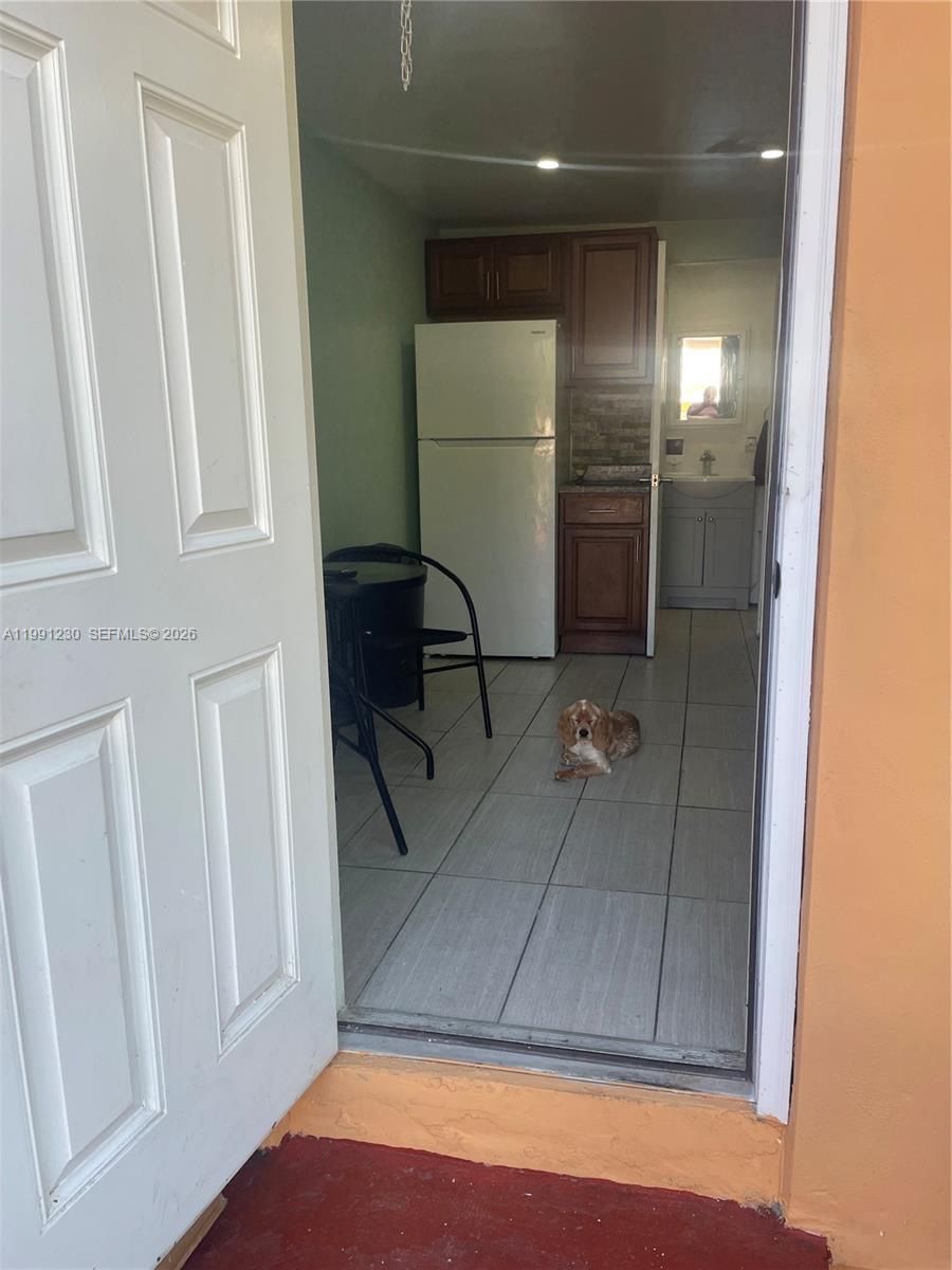 HOLLYWOOD LITTLE RANCHES - Residential