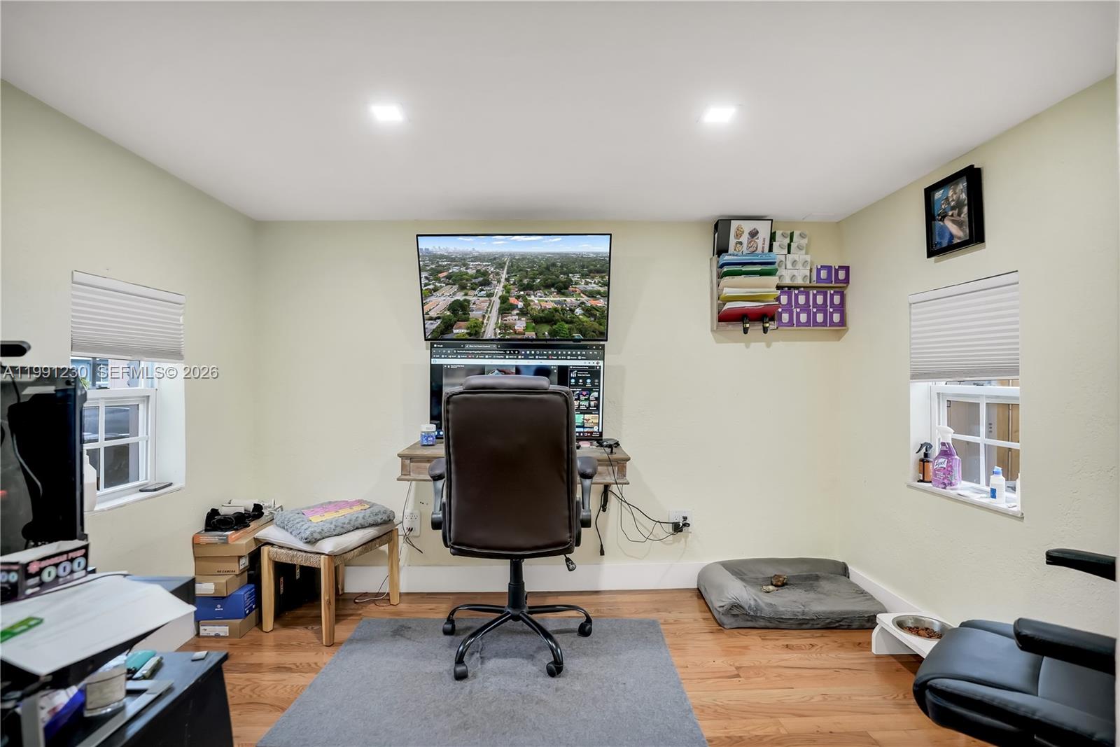 HOLLYWOOD LITTLE RANCHES - Residential