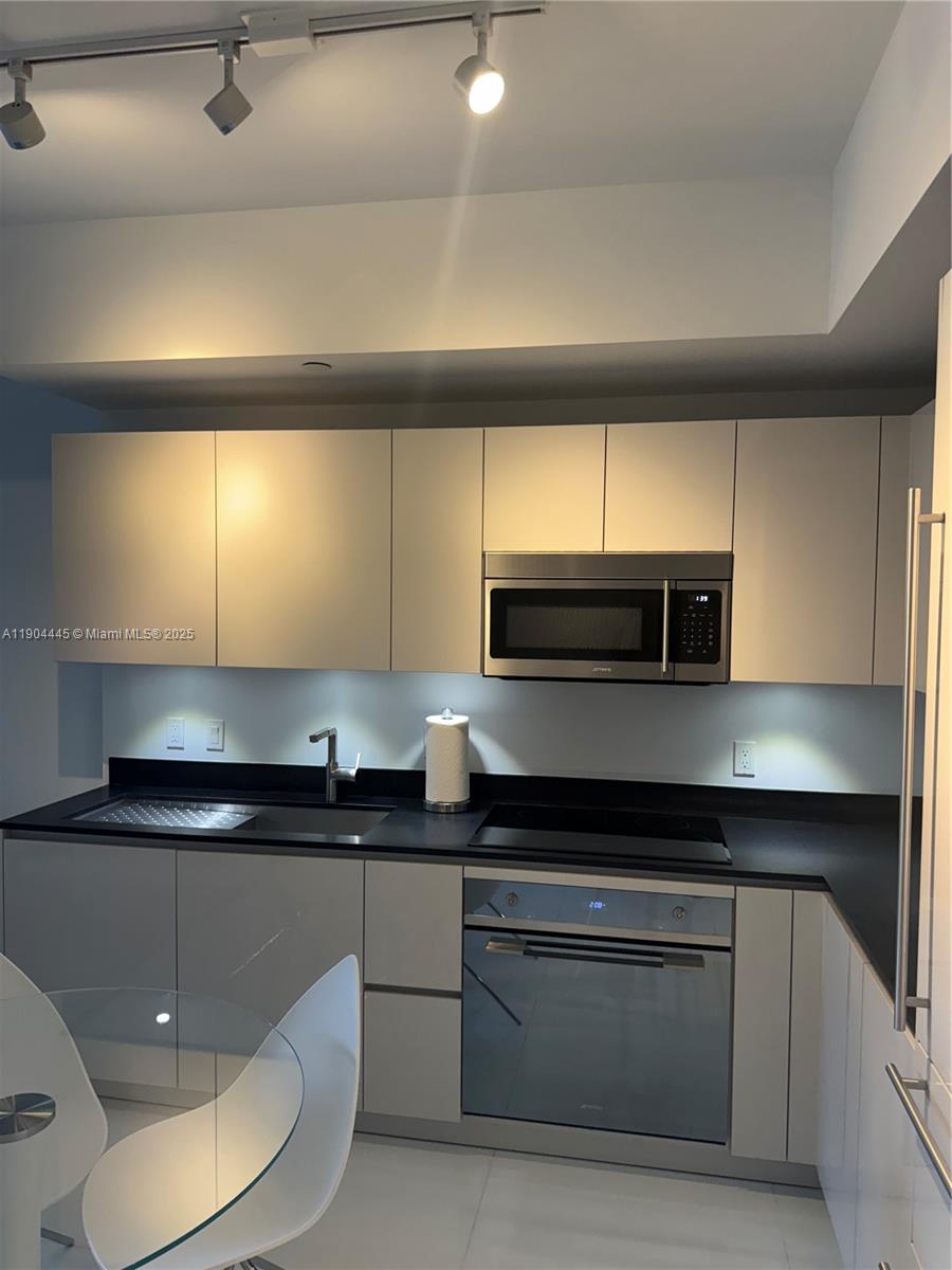 1010 Brickell Ave 2510