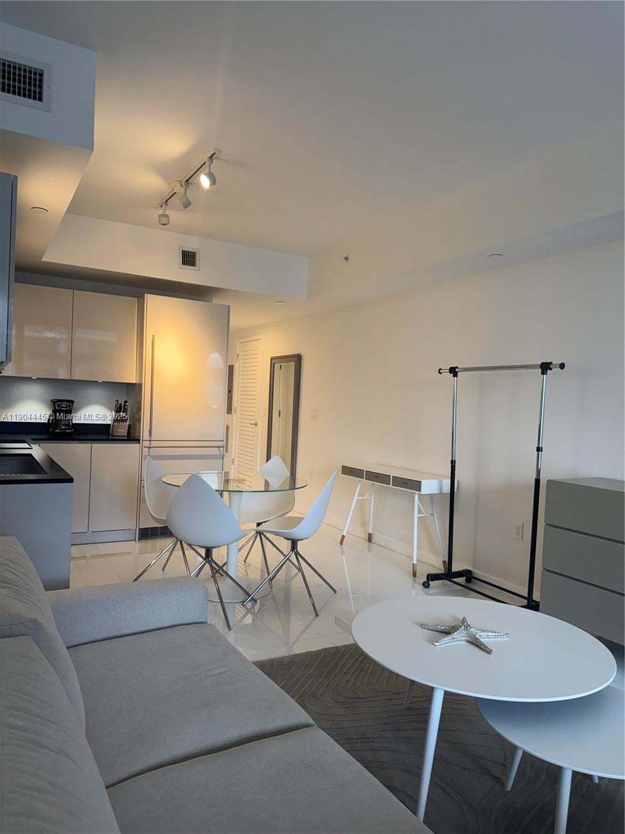 1010 BRICKELL CONDO - Residential Lease