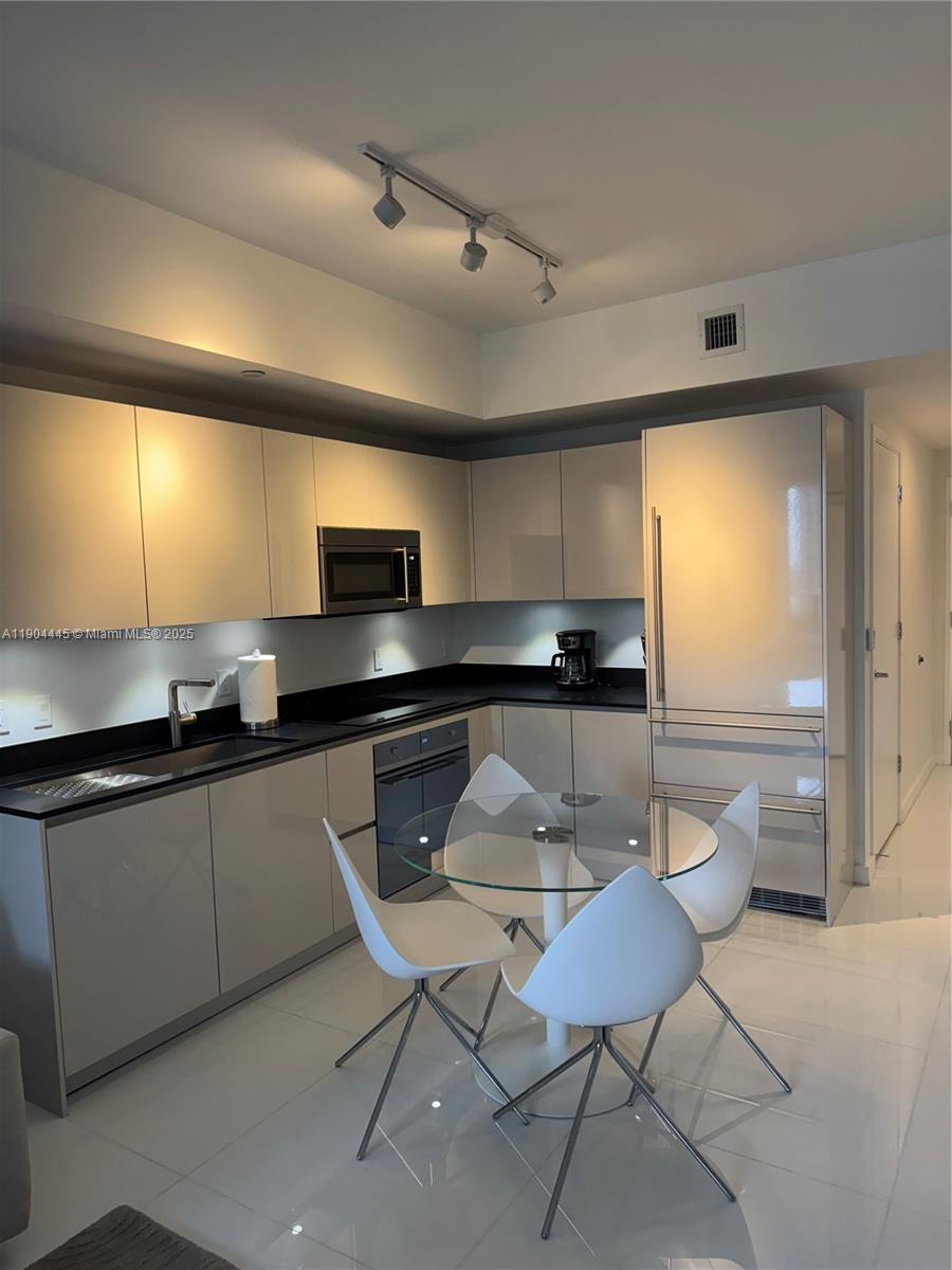 1010 BRICKELL CONDO - Residential Lease