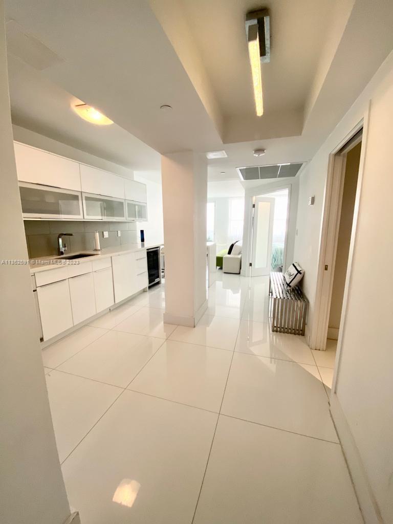 JR. STUDIO AT THE FAMOUS ECOPLAGE WITHIN WALKING DISTANCE TO THE MOST TRENDY RESTAURANTS AND PLACES IN SOBE. WHERE LINCOLN RD MEETS THE OCEAN, ACROSS FROM THE RITZ CARLTON AND NEXT TO THE LOWES HOTEL. GREAT RETURN AND APPRECIATION, THE DECOPLAGE IS THE ONLY OF TWO OCEAN FRONT BUILDINGS THAT ALLOW MONTH-TO-MONTH RENTAL 12 TIMES A YEAR.