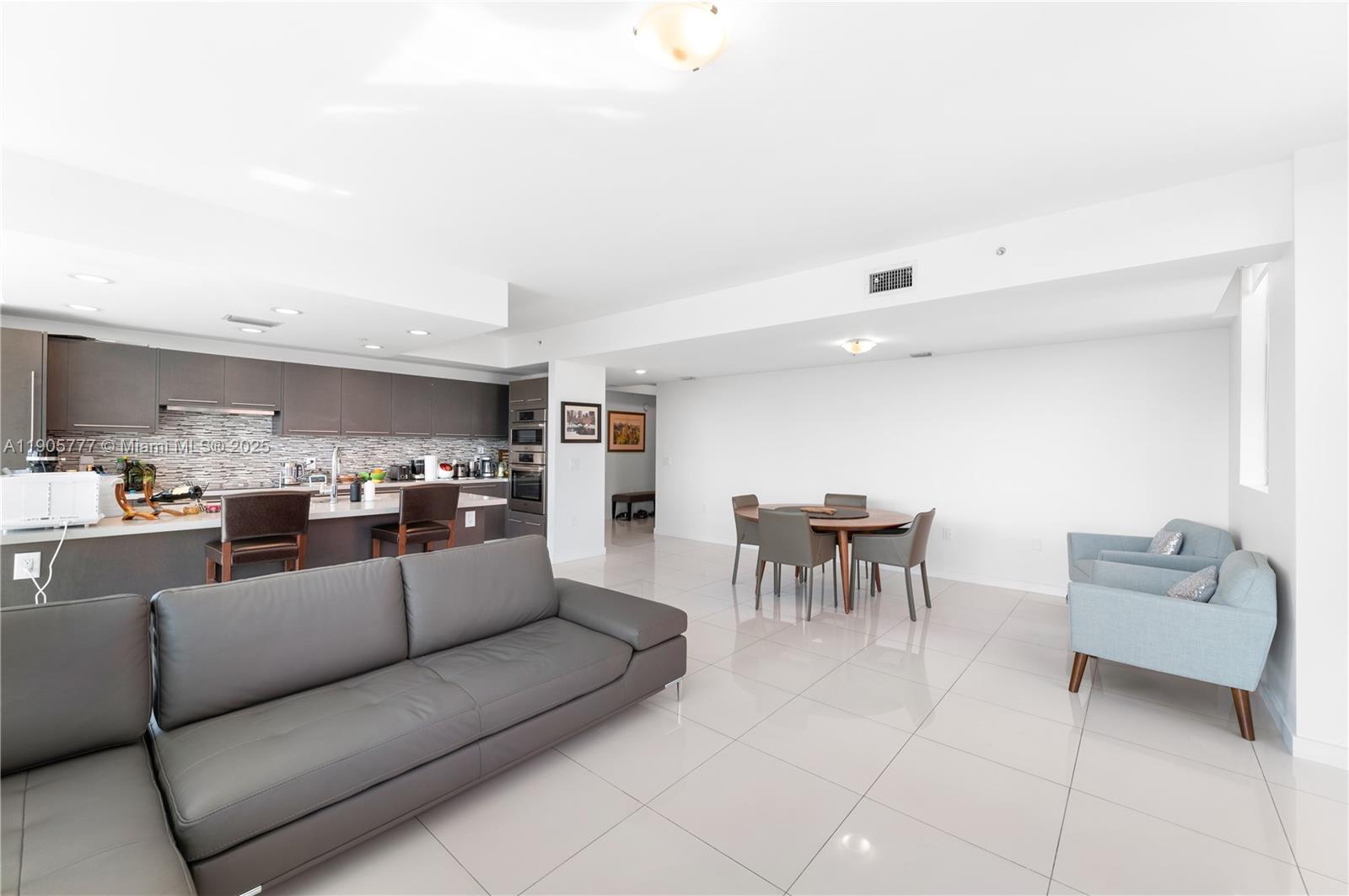 GRAND BAY COMMONS SOUTH - Residential Lease