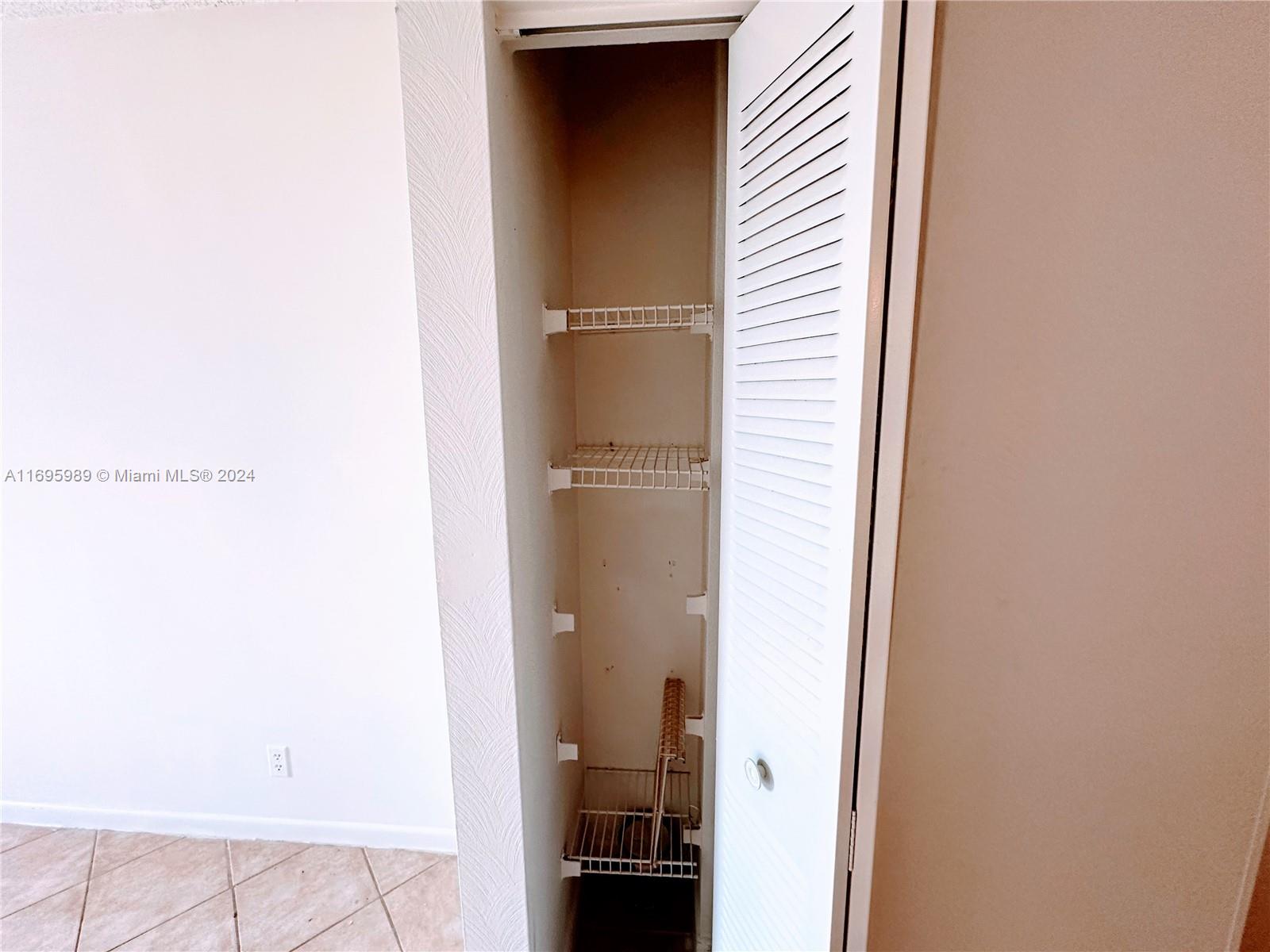 HERITAGE CIRCLE CONDO - Residential