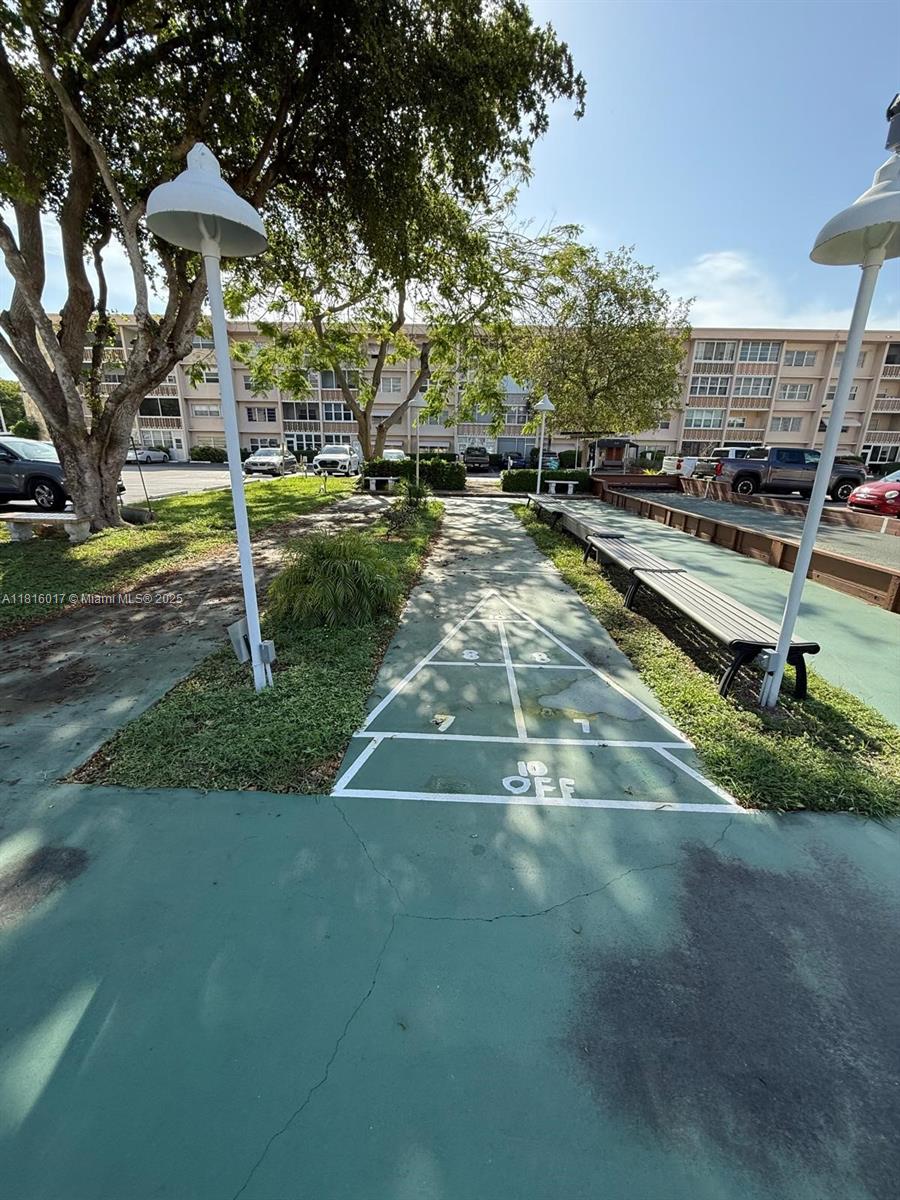 FIRST GULFSTREAM GARDEN - Residential