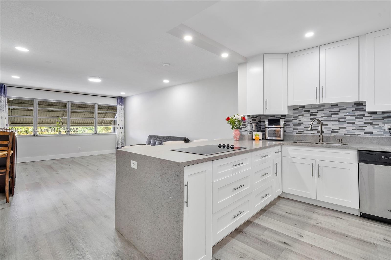 215 SE 3rd Ave 303B