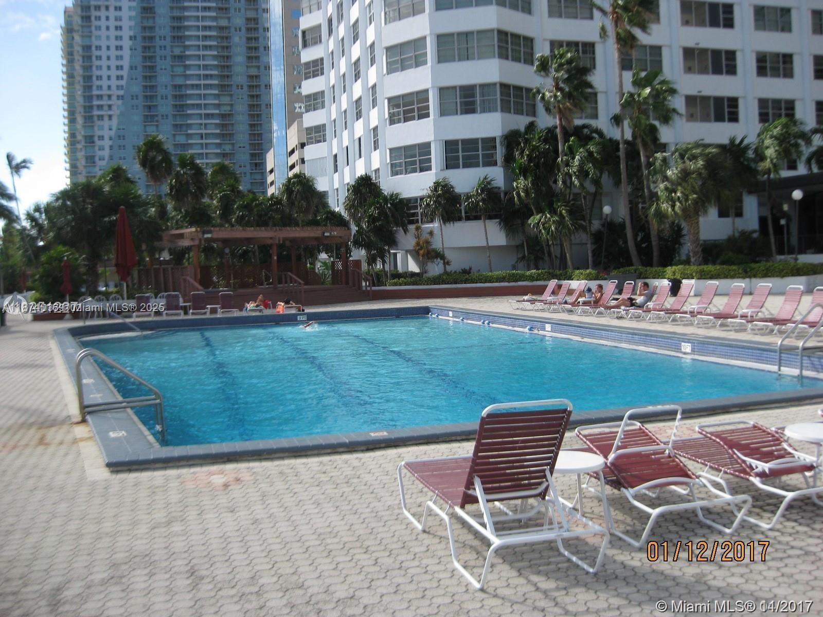 LOCATION!! NICE 2/2 IN THE HEARTH OF BRICKELL, NEAR BRICKELL CITY CENTER AND MERY BRICKELL VILLAGE, TWO BIG POOLS WITH JACUZZI, GYM AND BAR, A BIG LOBBY WITH RESTAURANTS, GROCERY, HAIRDRESSING ETC. "INCLUDES ELECTRICITY AND WATER"