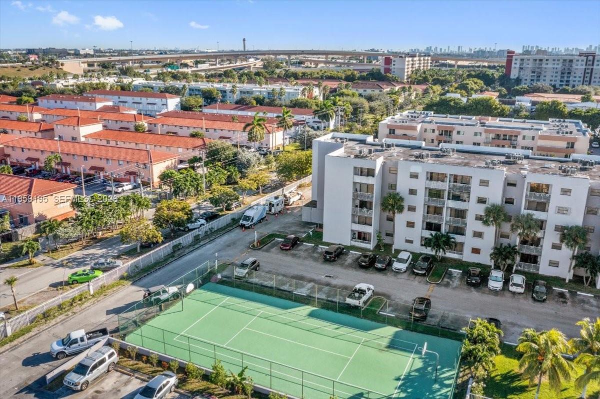 FONTAINEBLEAU GARDENS CON - Residential