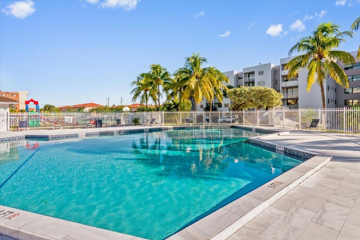 FONTAINEBLEAU GARDENS CON - Residential