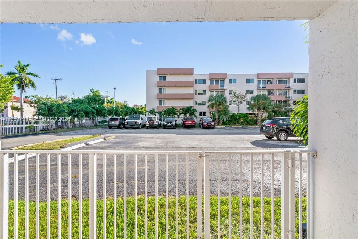 FONTAINEBLEAU GARDENS CON - Residential