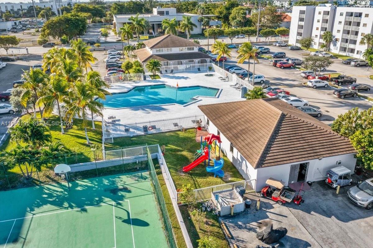 FONTAINEBLEAU GARDENS CON - Residential