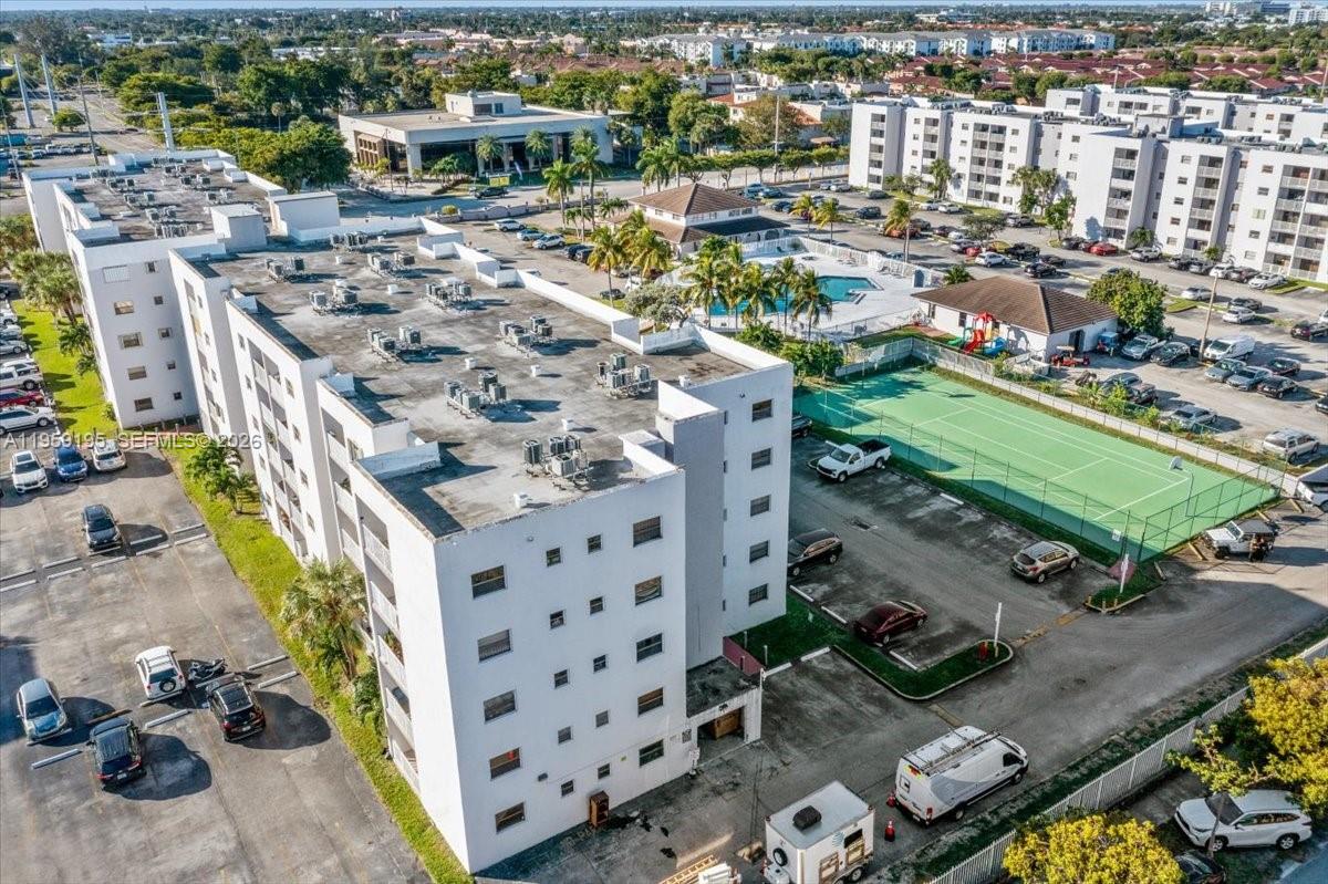 FONTAINEBLEAU GARDENS CON - Residential