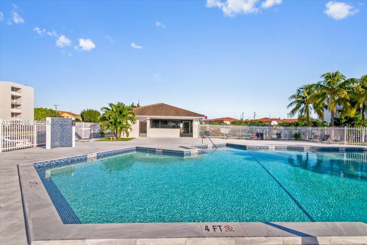 FONTAINEBLEAU GARDENS CON - Residential