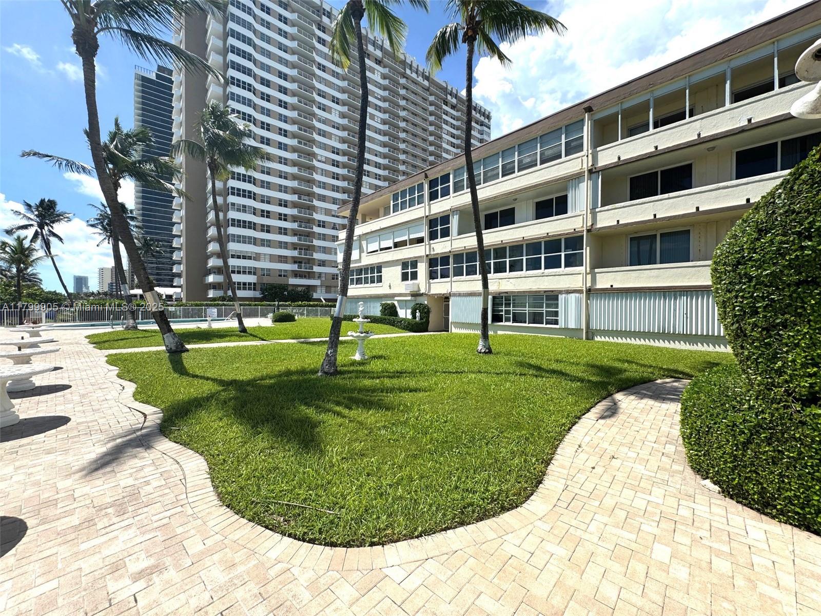 1936 S Ocean Dr 8D
