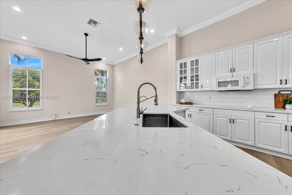 12580 NW 76th St
