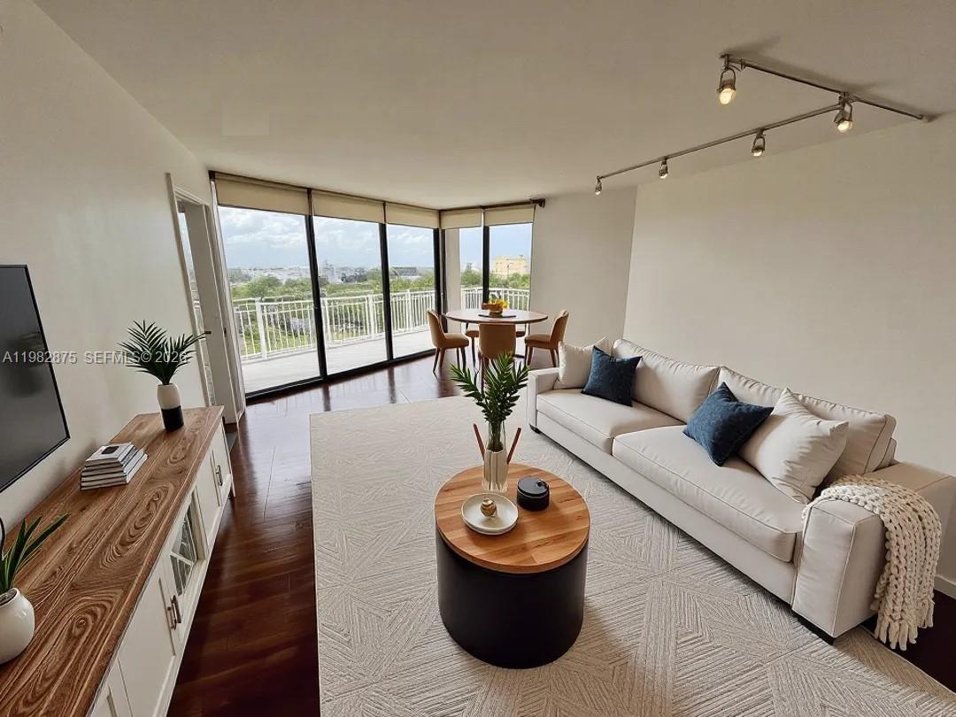 TOWERS OF QUAYSIDE CONDO - Residential Lease