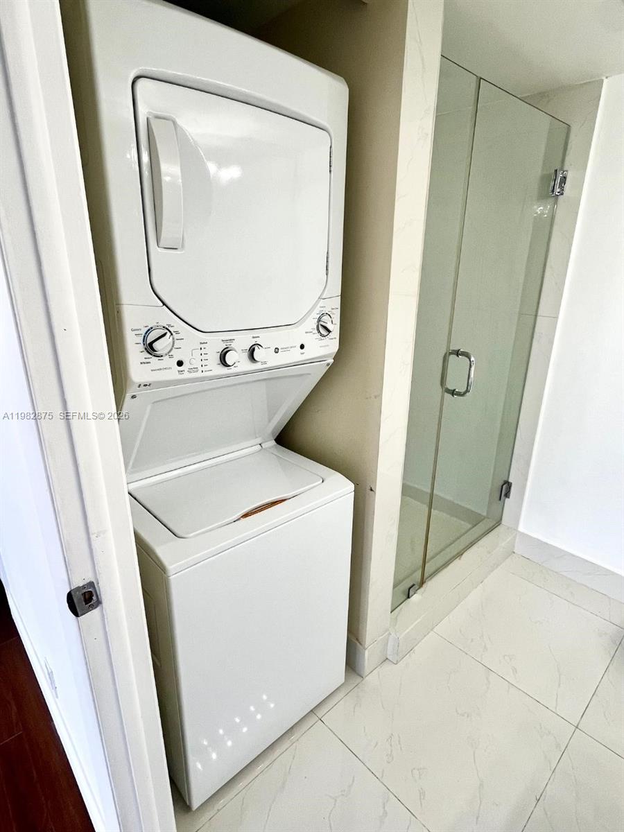 TOWERS OF QUAYSIDE CONDO - Residential Lease