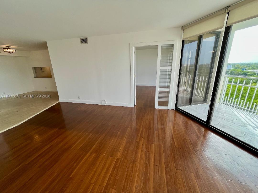 TOWERS OF QUAYSIDE CONDO - Residential Lease