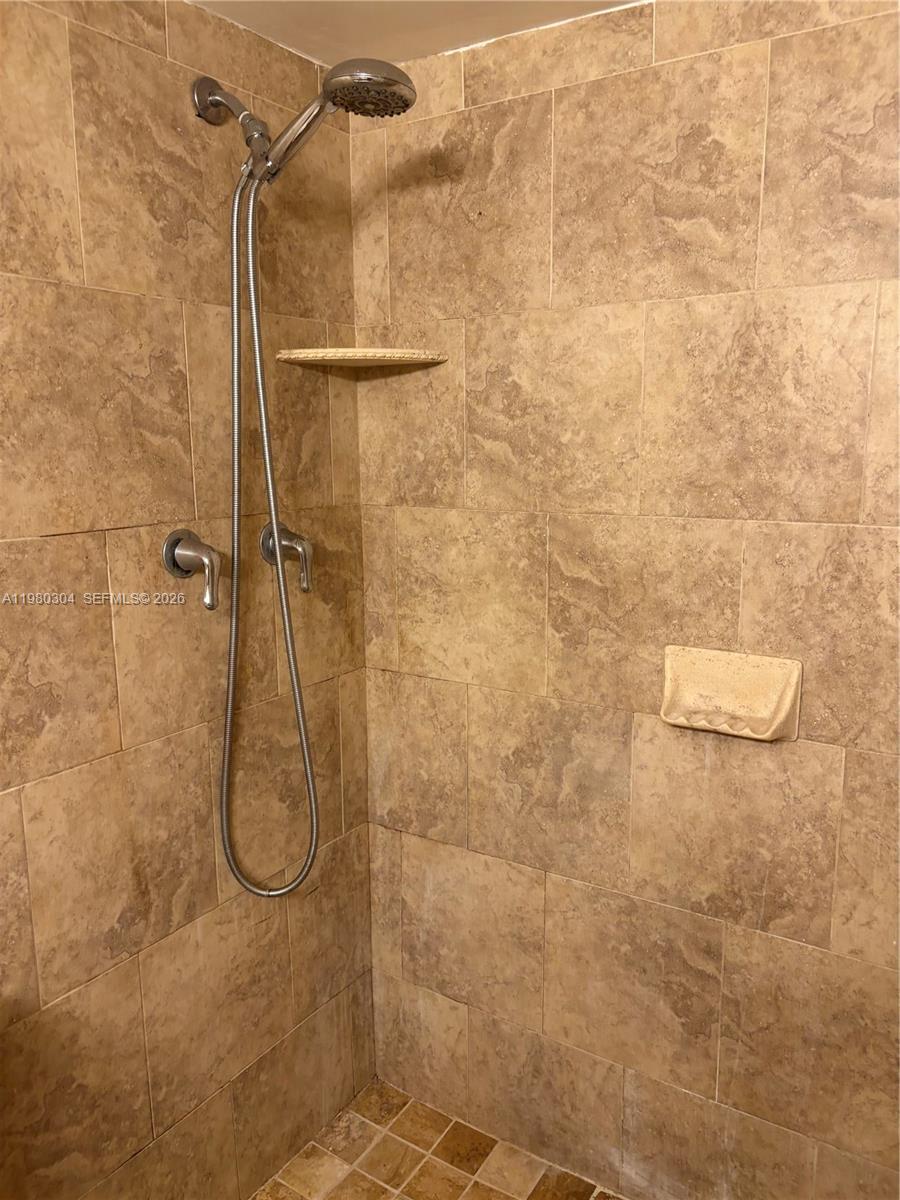 BAYVIEW PALMS CONDO - Residential Lease