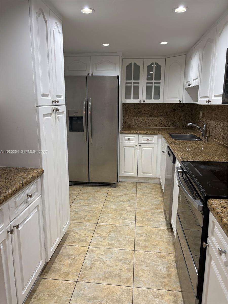 BAYVIEW PALMS CONDO - Residential Lease