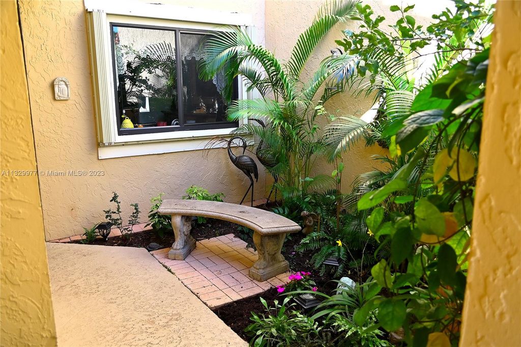 Photo of 829 Windermere Way, Palm Beach Gardens, FL 33418 (MLS # A11329977)