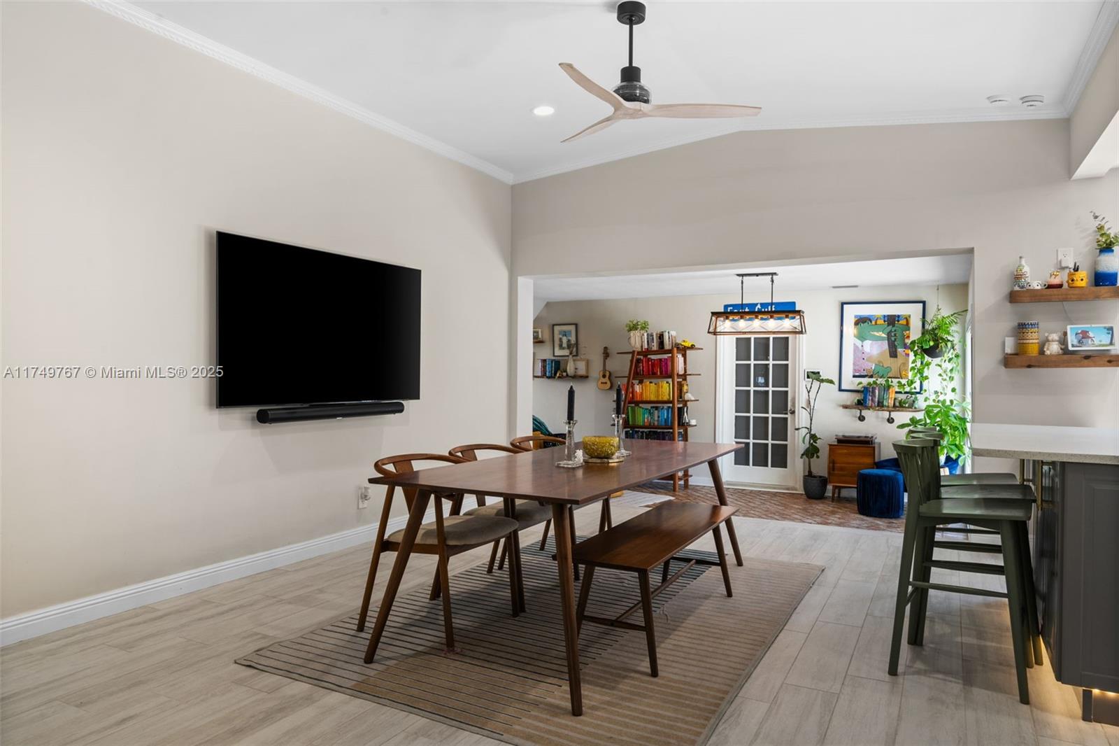 HOLLYWOOD LAKES SECTION - Residential