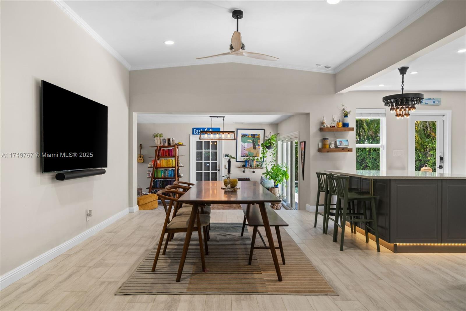 HOLLYWOOD LAKES SECTION - Residential