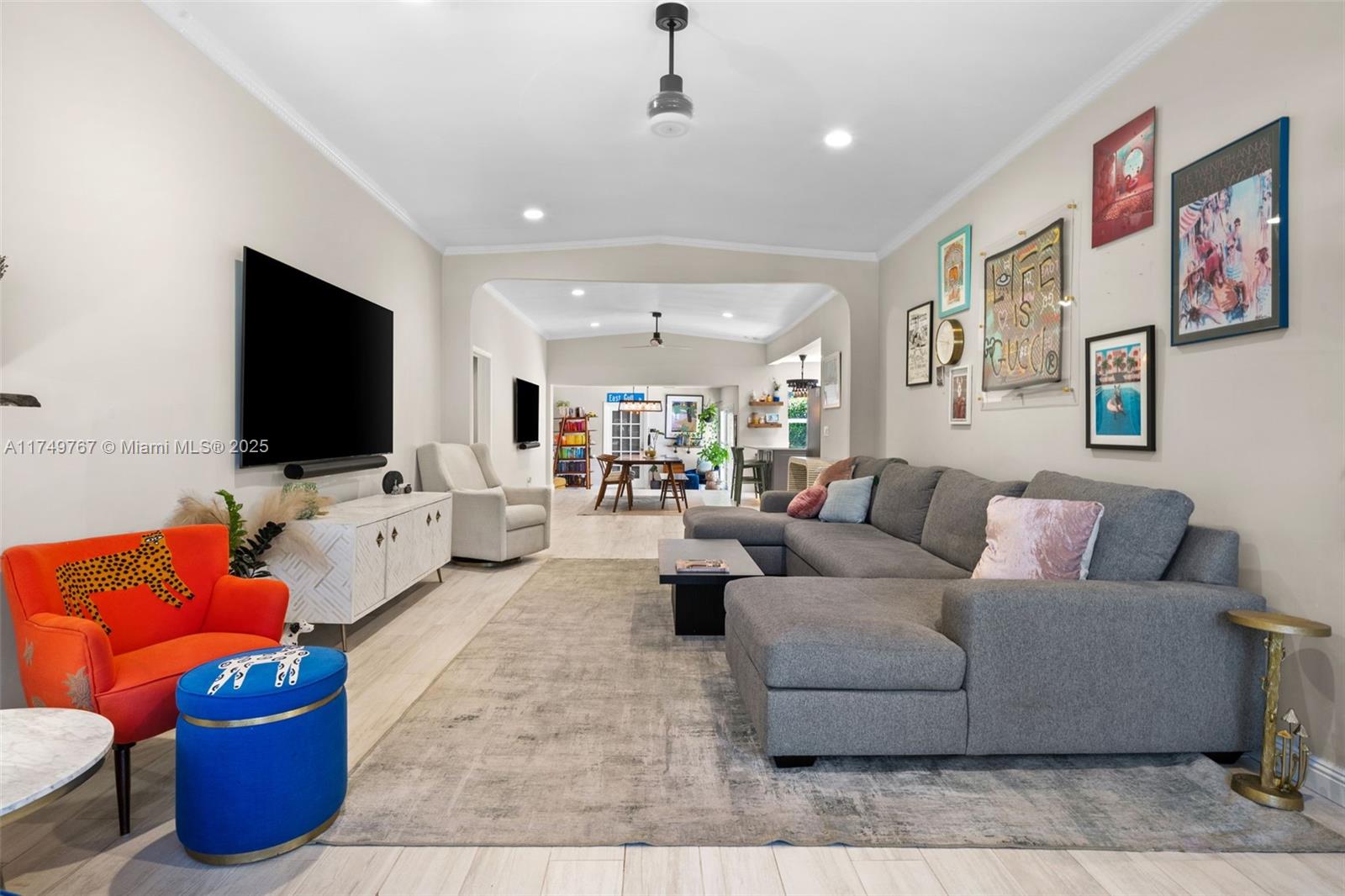 HOLLYWOOD LAKES SECTION - Residential