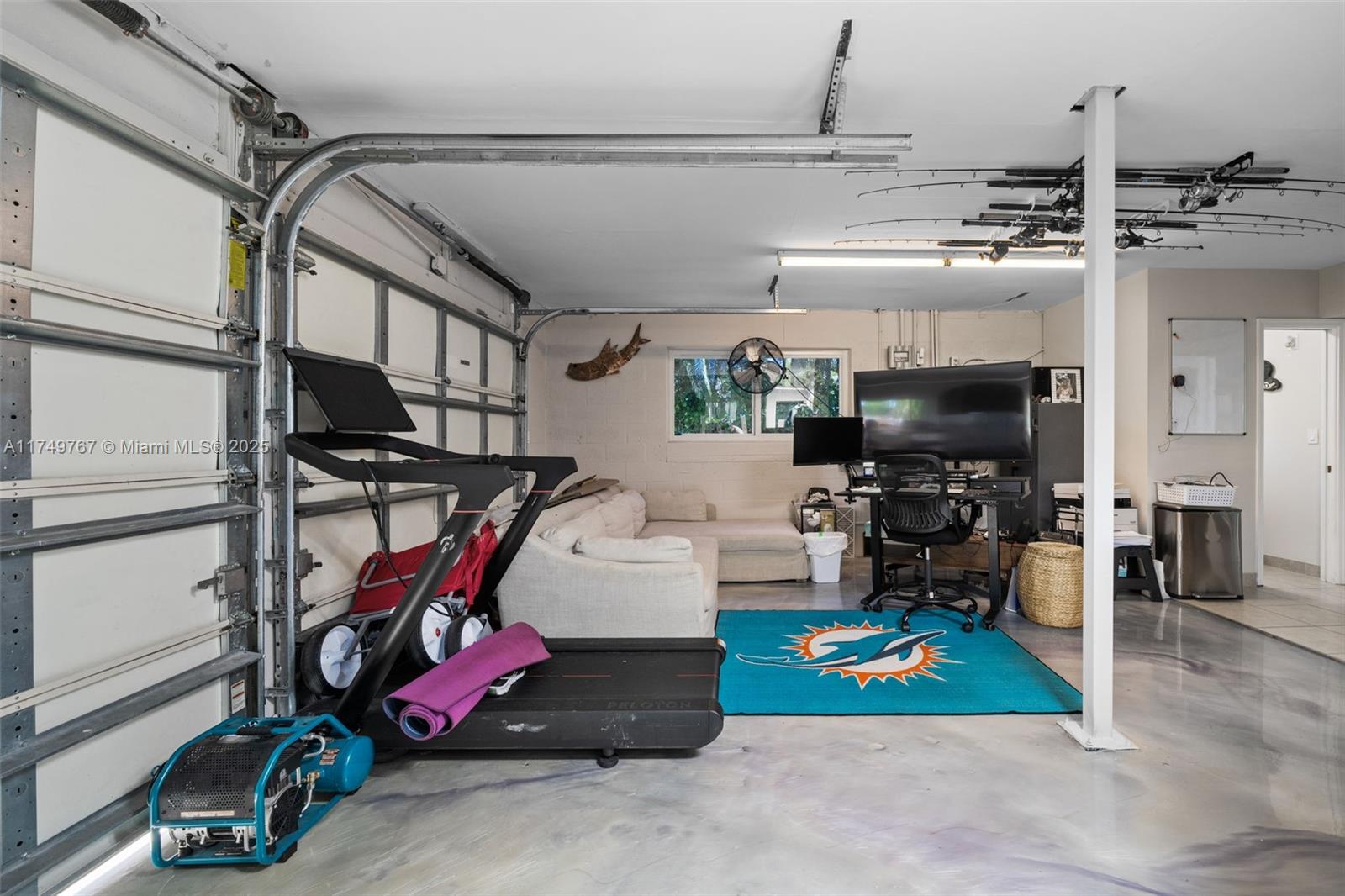 HOLLYWOOD LAKES SECTION - Residential