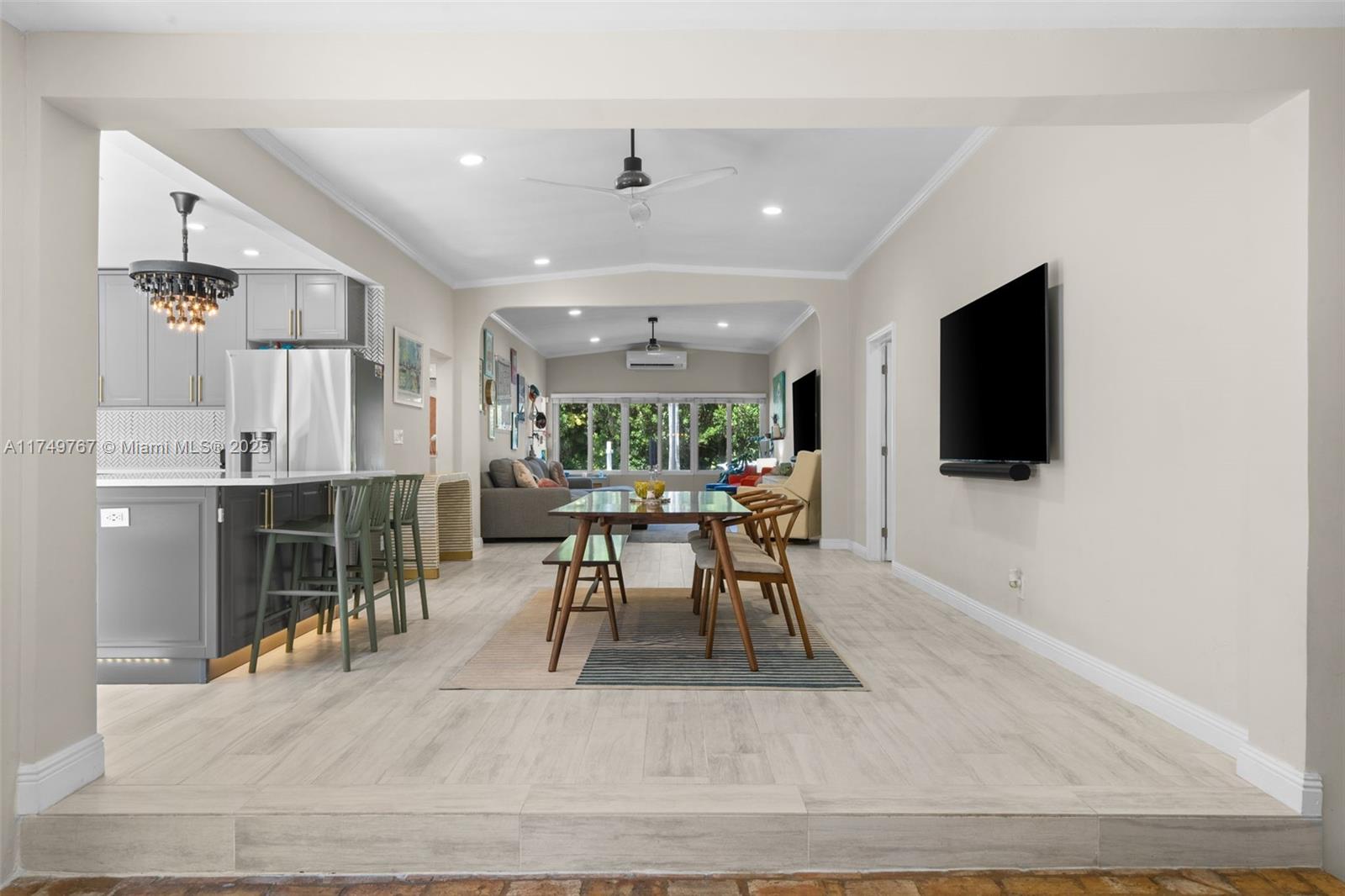 HOLLYWOOD LAKES SECTION - Residential