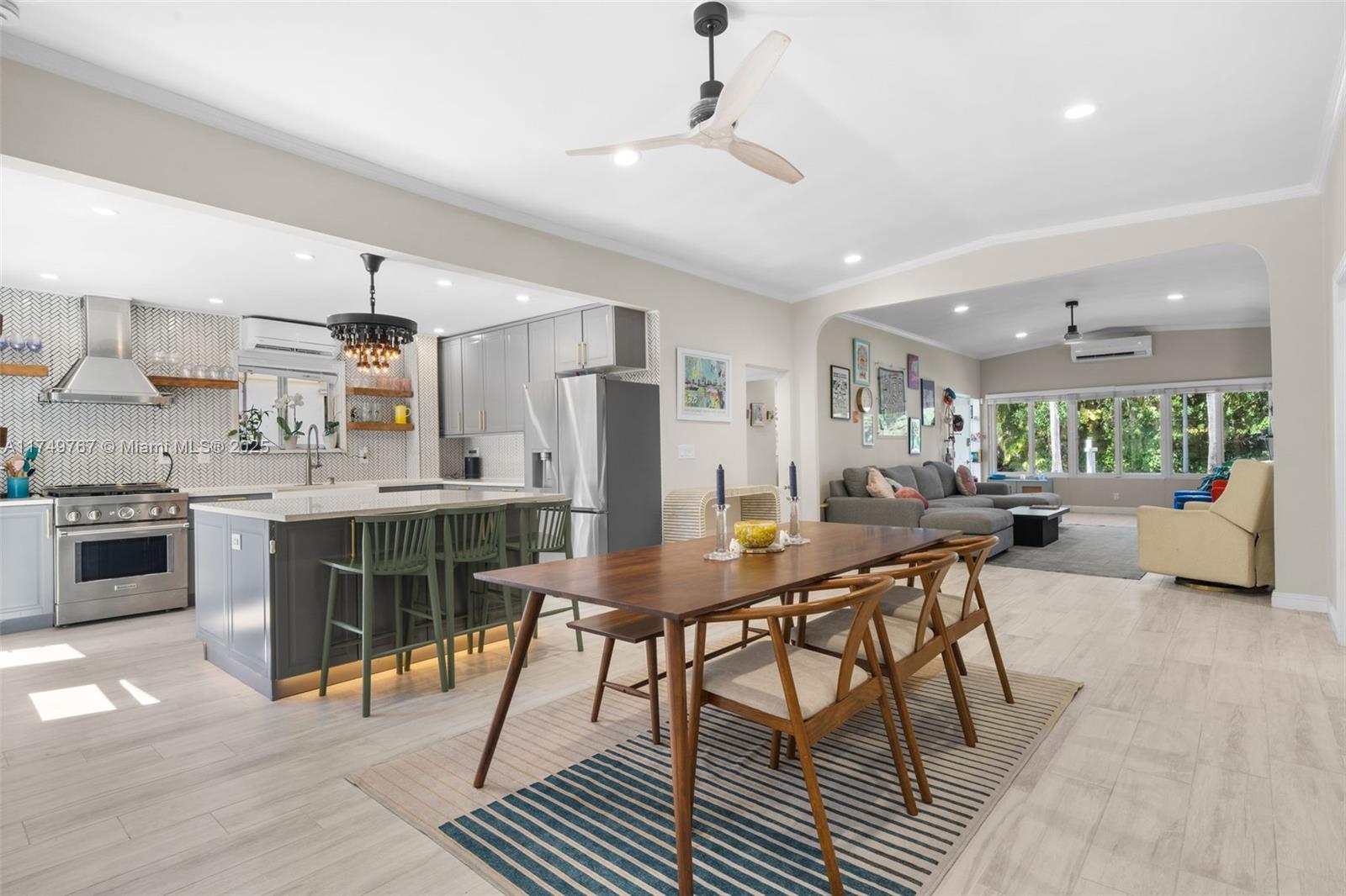 HOLLYWOOD LAKES SECTION - Residential