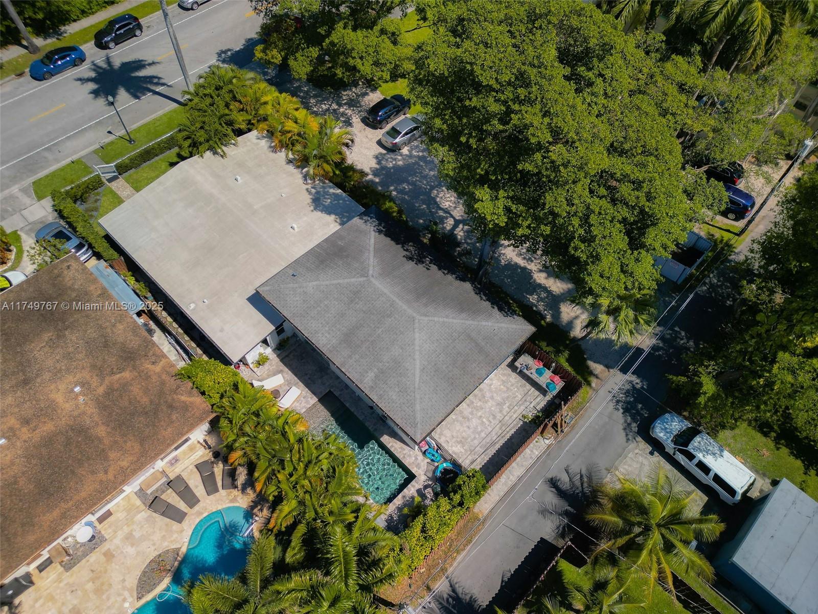 HOLLYWOOD LAKES SECTION - Residential