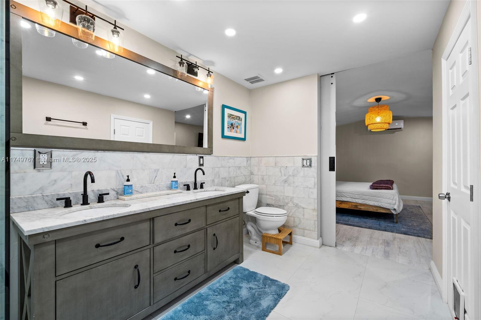 HOLLYWOOD LAKES SECTION - Residential