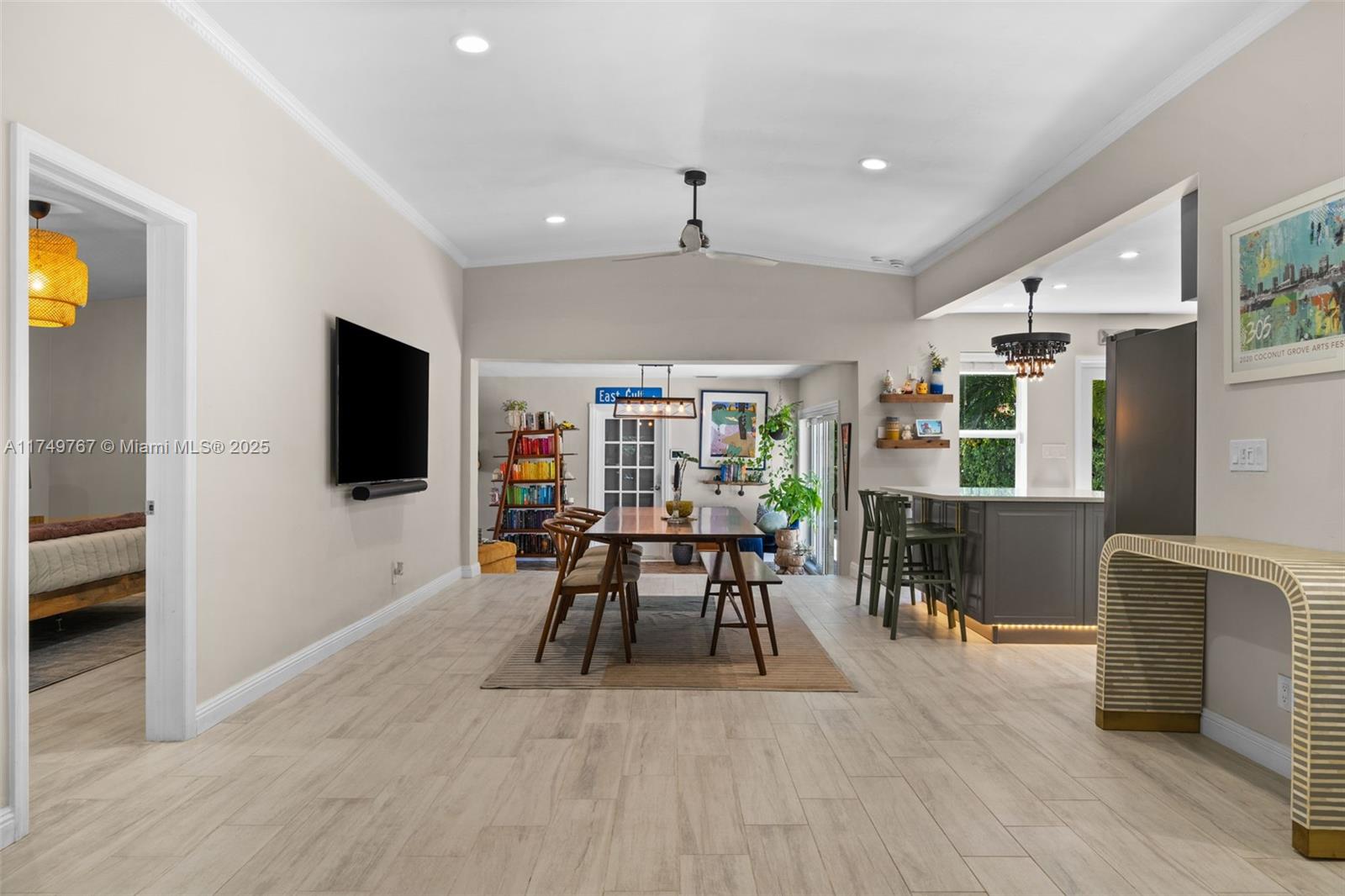 HOLLYWOOD LAKES SECTION - Residential