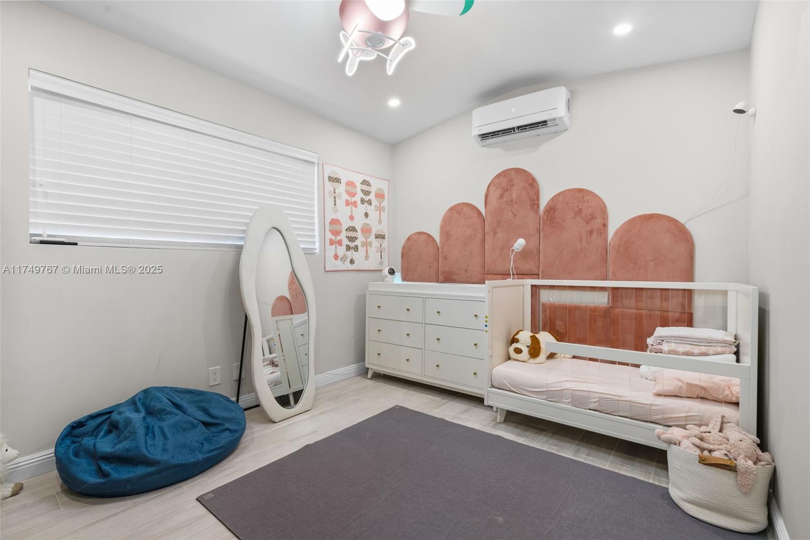 HOLLYWOOD LAKES SECTION - Residential